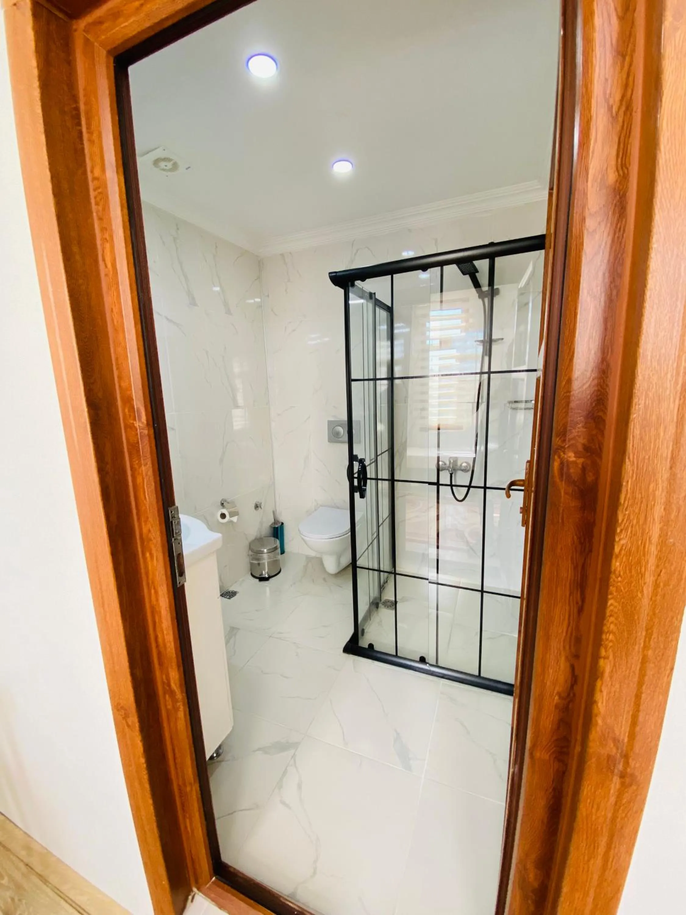 Shower in Stylish Hotel Old City