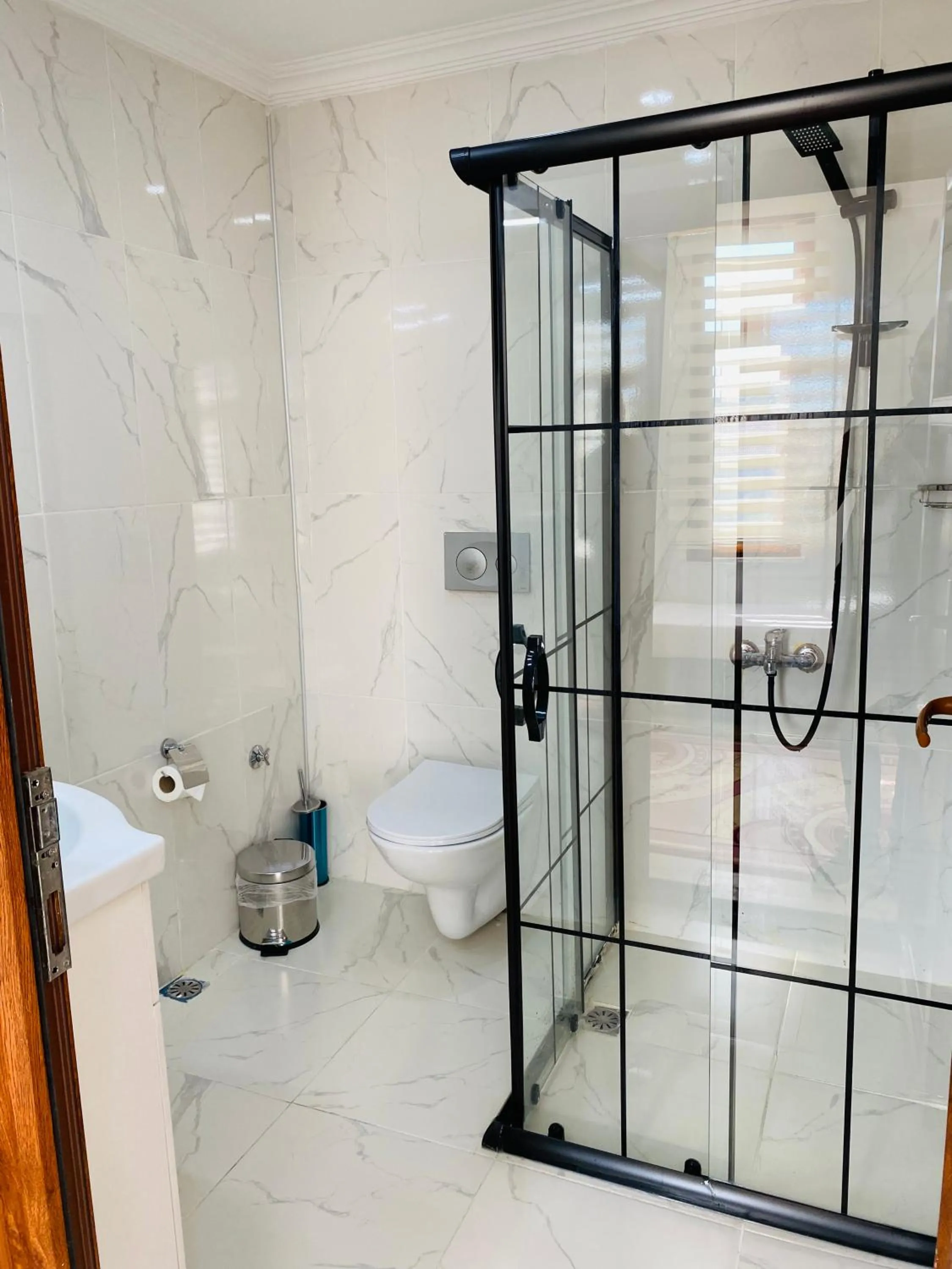 Shower in Stylish Hotel Old City