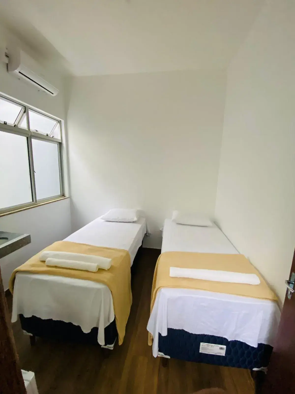 Standard Twin Room - single occupancy in Hotel Santorine Plaza - Itabira - Próximo a Fundação Cultural Carlos Drummond Andrade Standard Twin Room - single occupancy in Hotel Santorine Plaza - Itabira - Próximo a Fundação Cultural Carlos Drummond Andrade