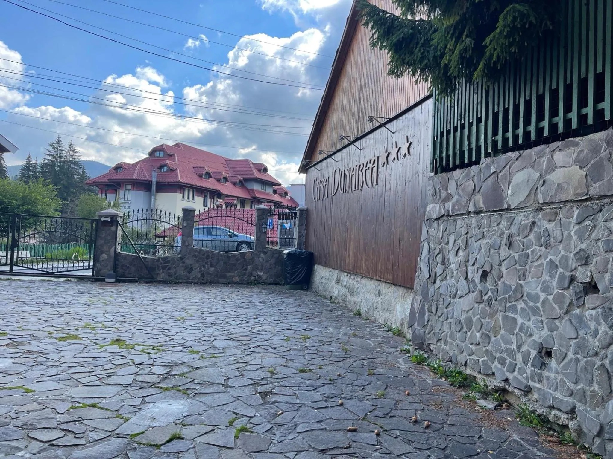 Casa Dunarea by Genco