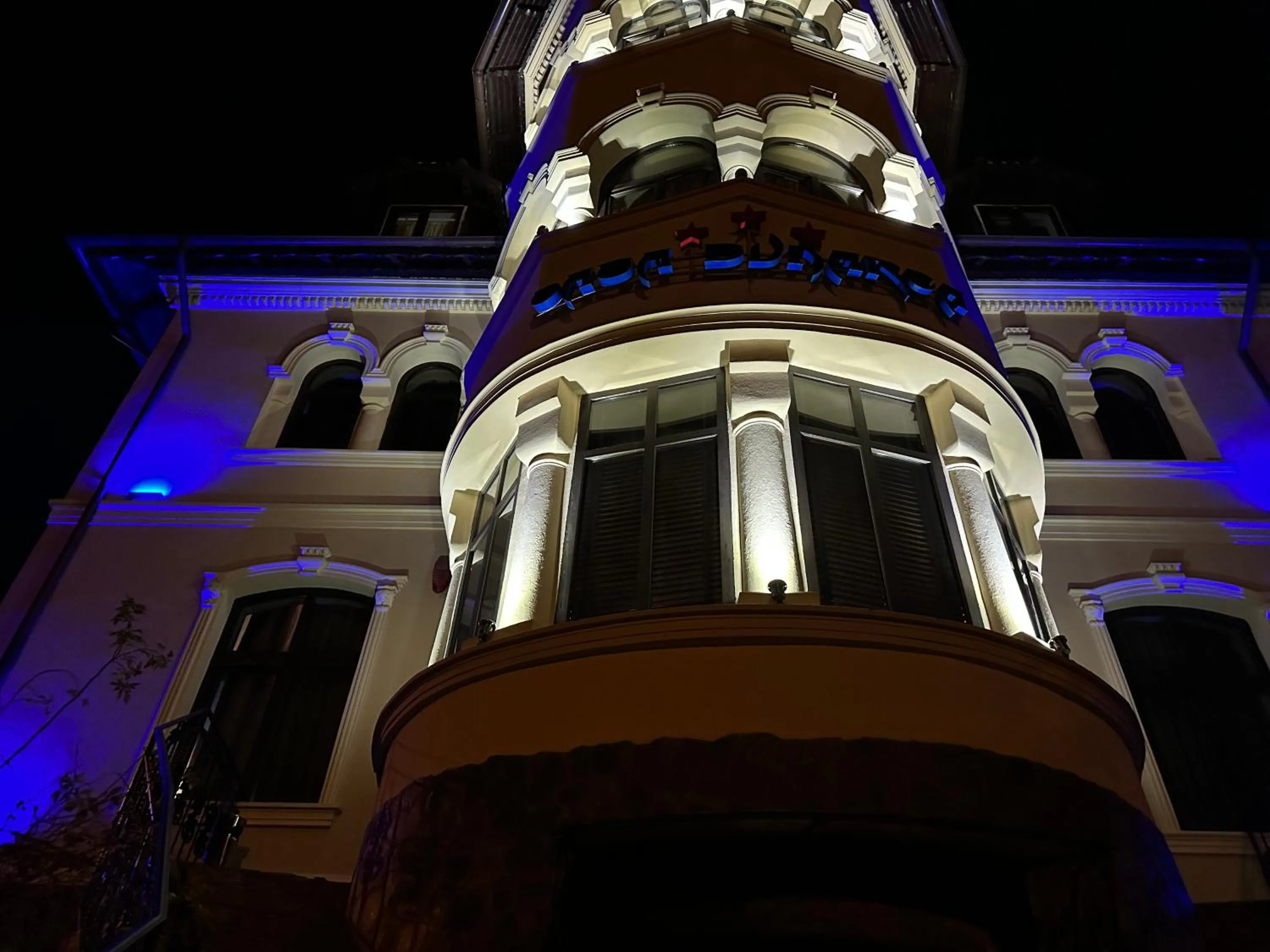 Casa Dunarea by Genco