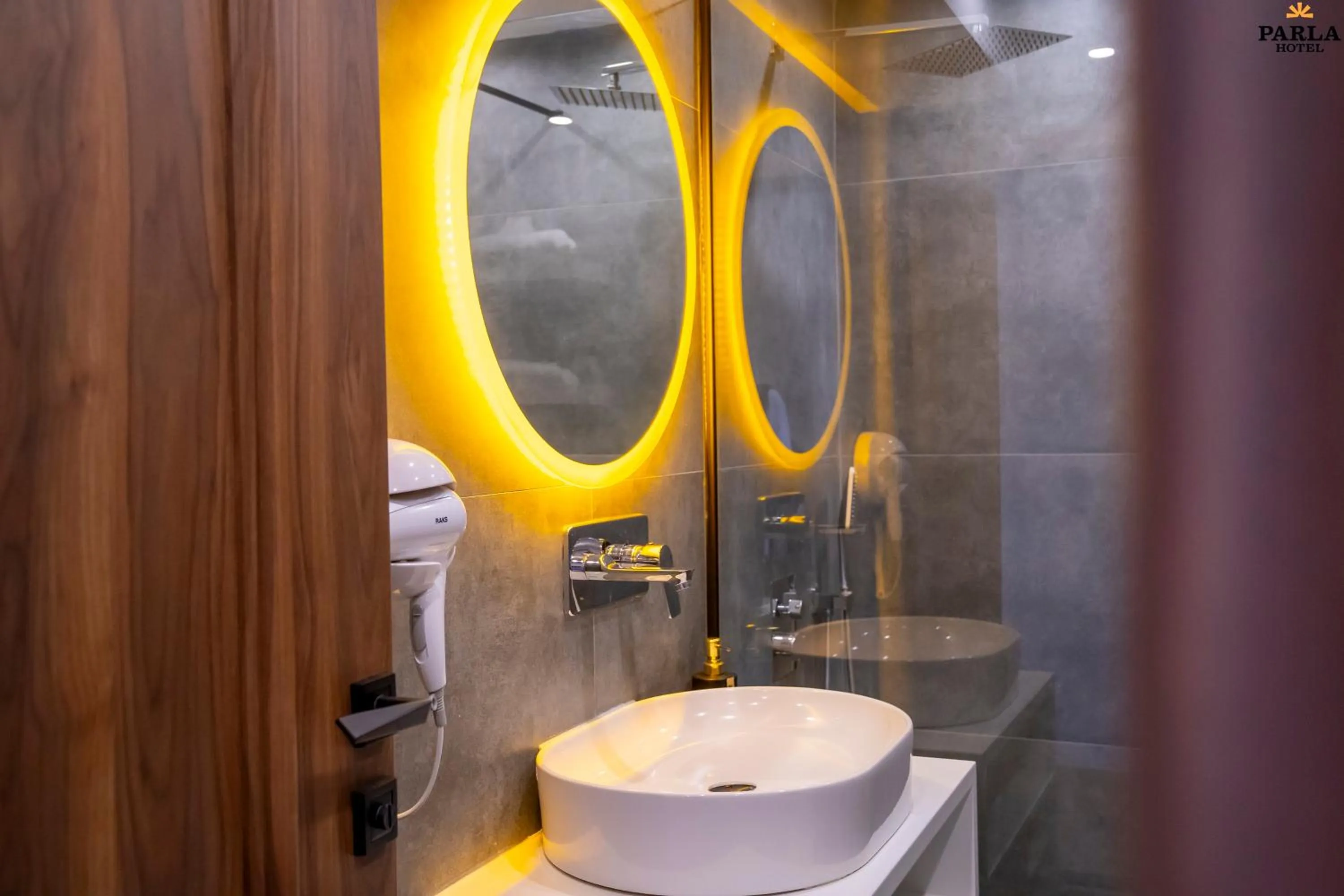 Shower in Parla Suite Hotel