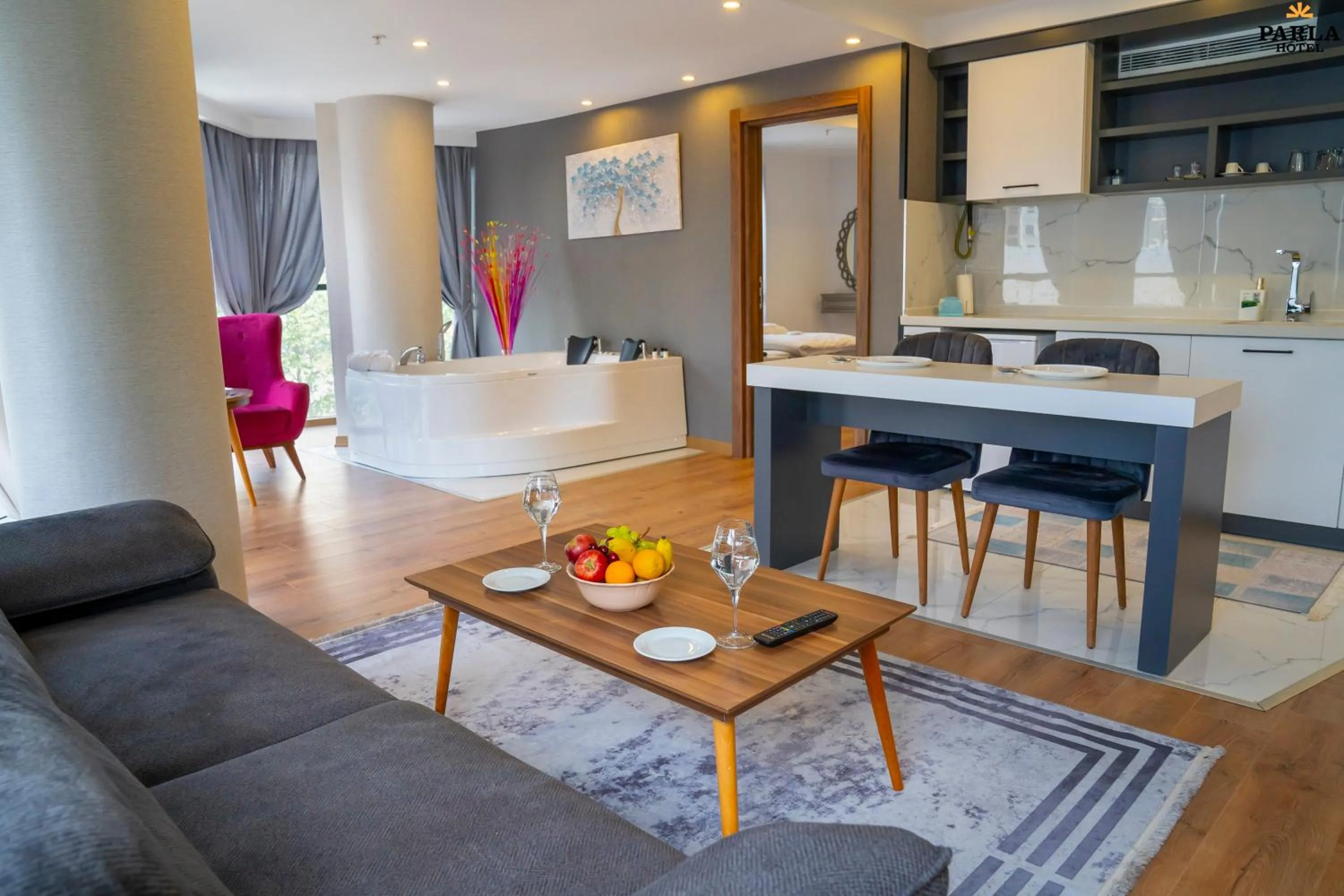 Kitchen or kitchenette in Parla Suite Hotel