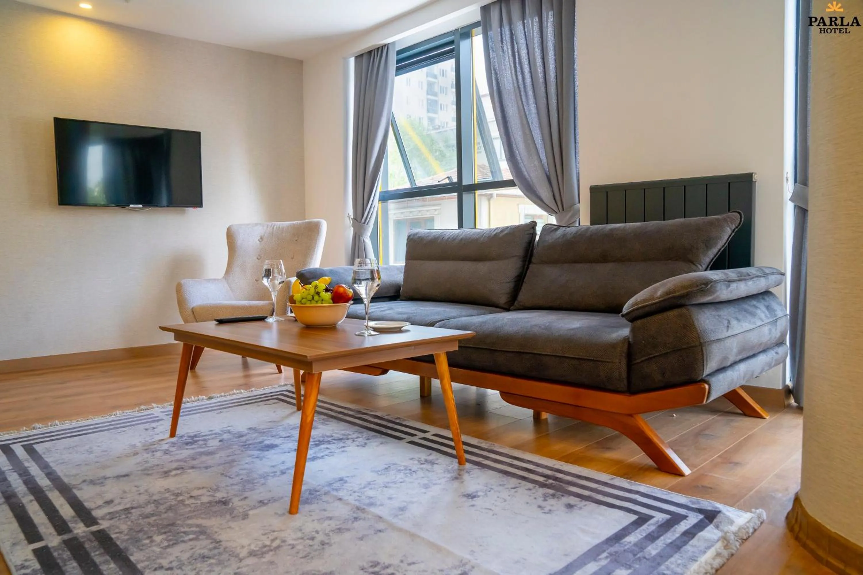 TV and multimedia in Parla Suite Hotel