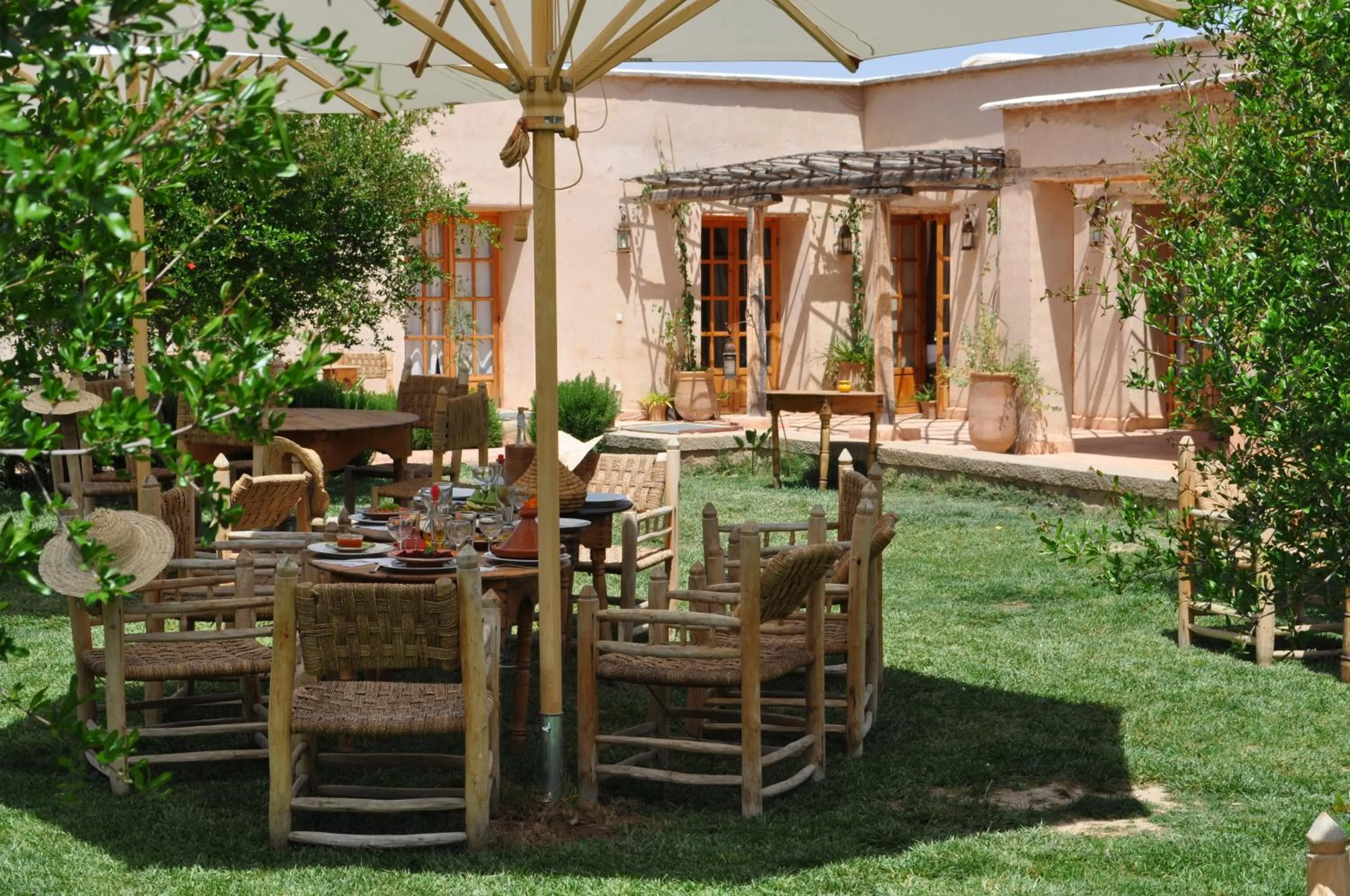 Restaurant/places to eat in Jnane Tihihit