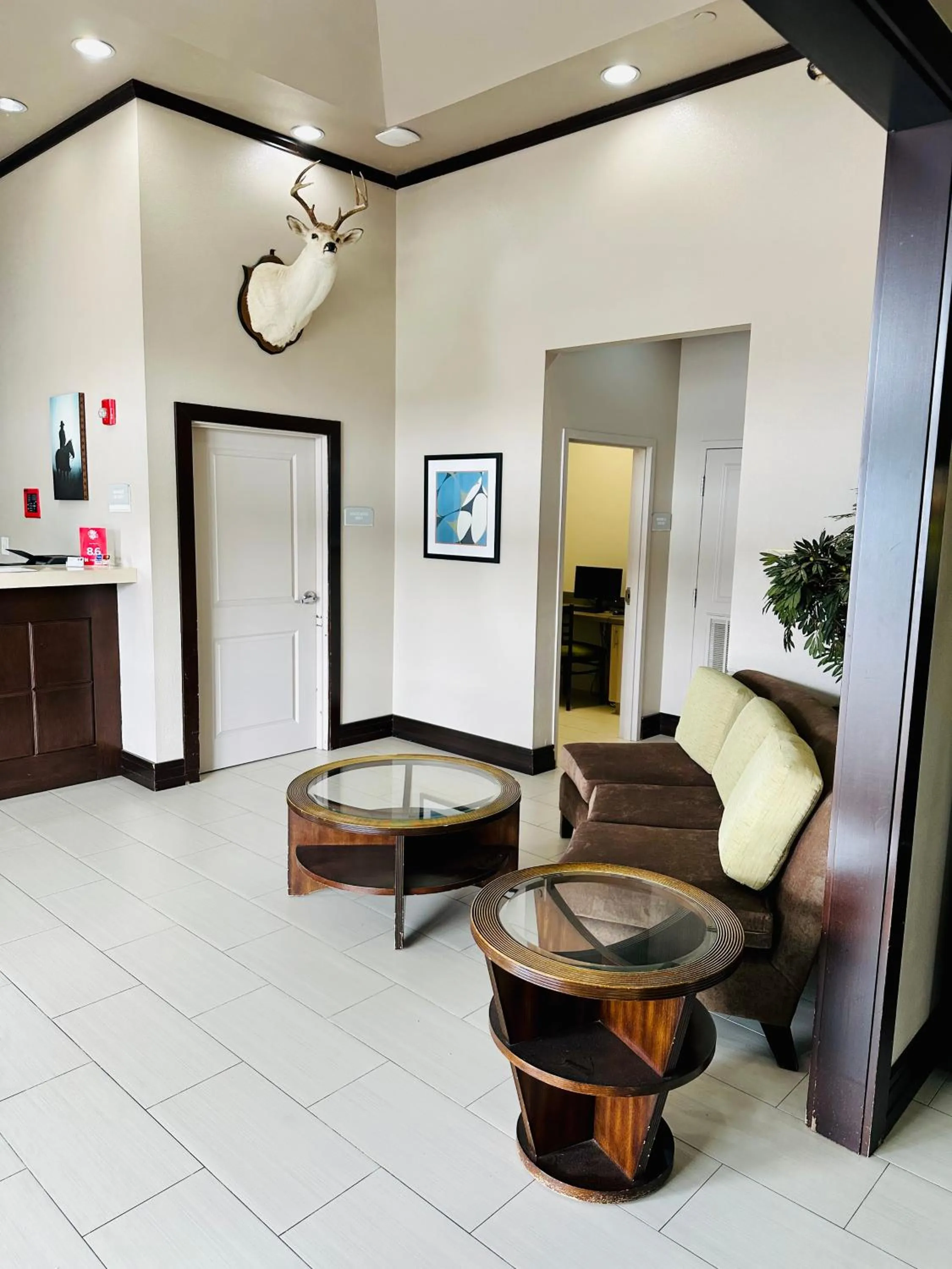 Seating area in Lonestar Inn