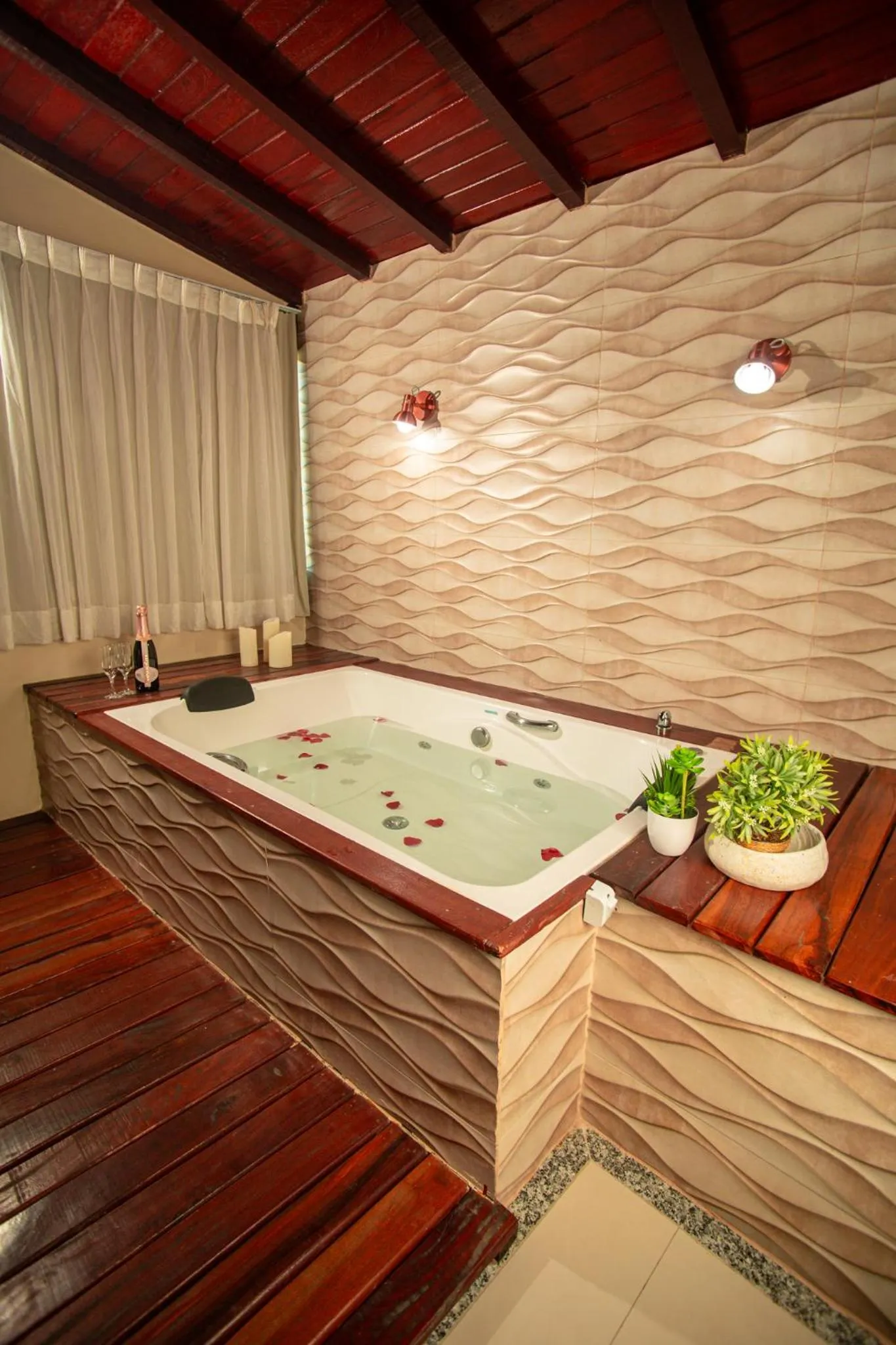 Hot Tub in Pousada Mirante da Prainha