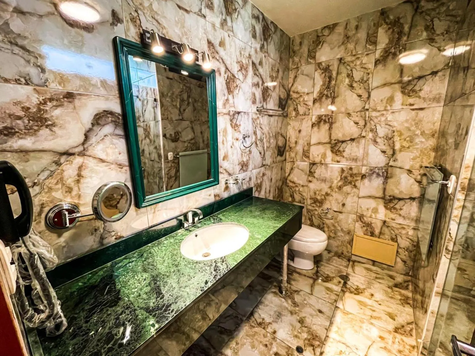 Bathroom in Hotel Puerta del Sol Colca