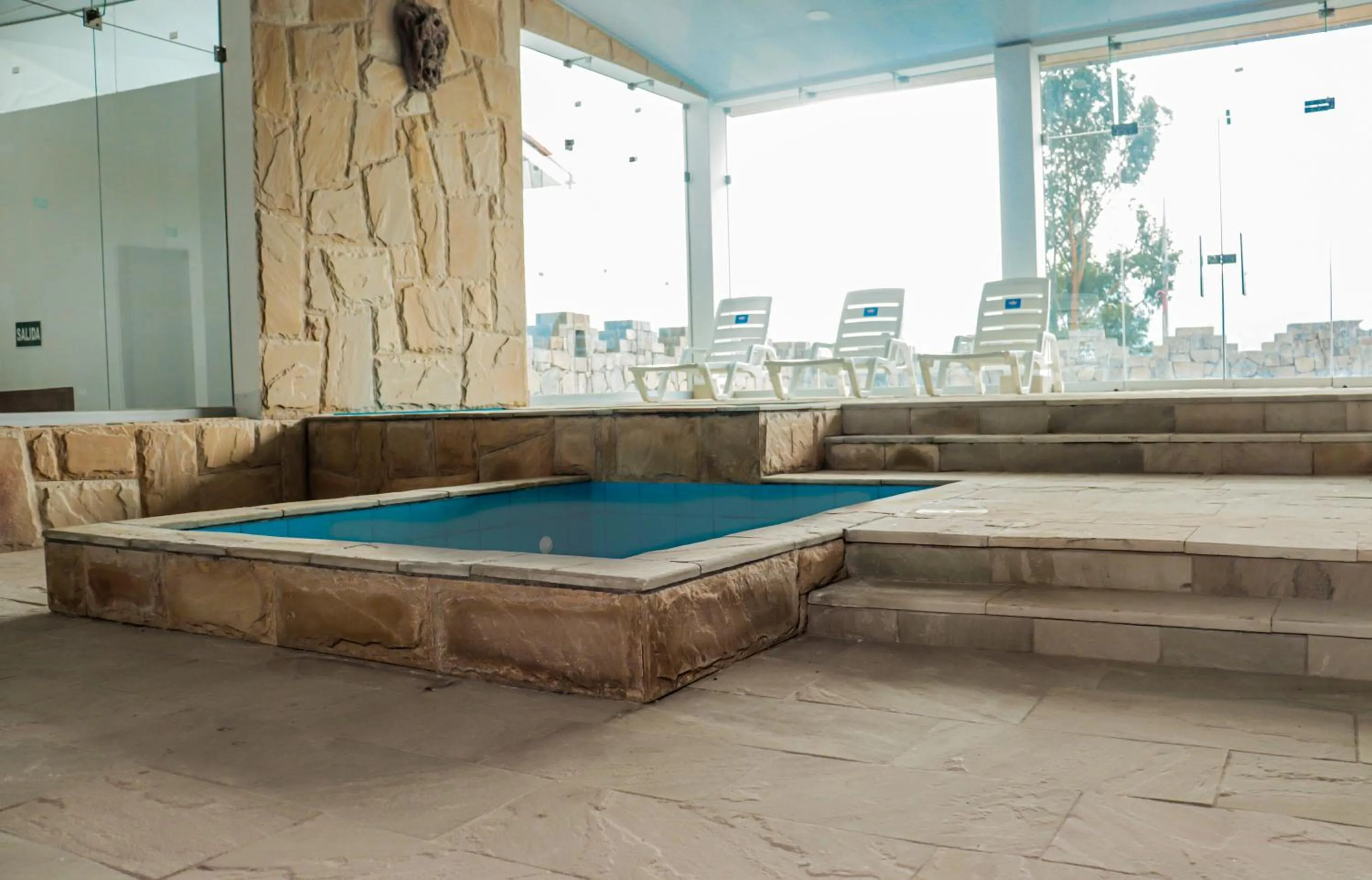 Swimming pool in Hotel Puerta del Sol Colca