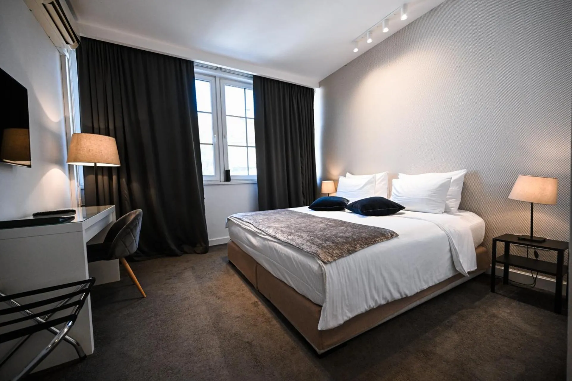 Property building, Bed in Garni Hotel Le Petit Piaf