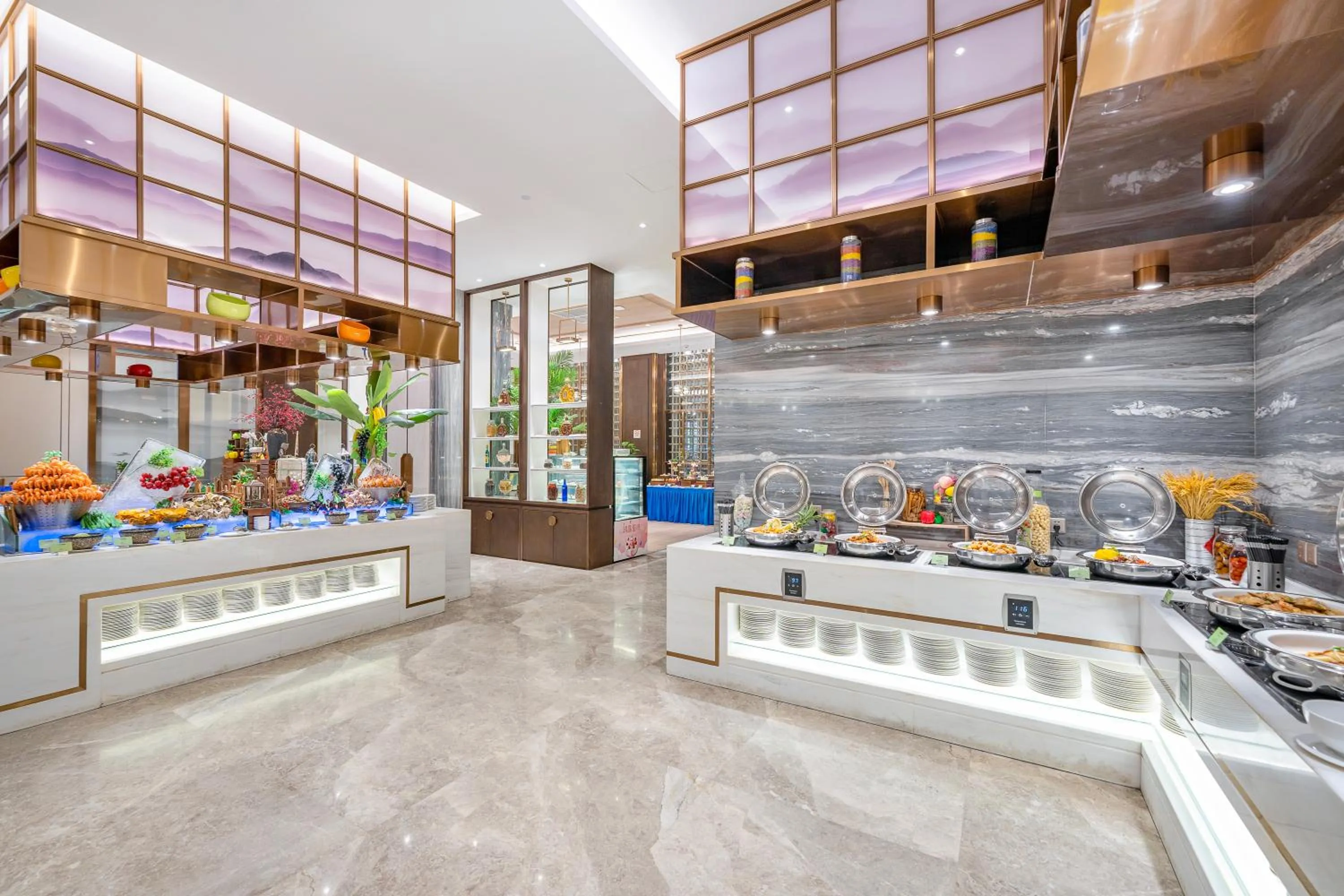 Restaurant/places to eat in Evwa Platinum Hotel