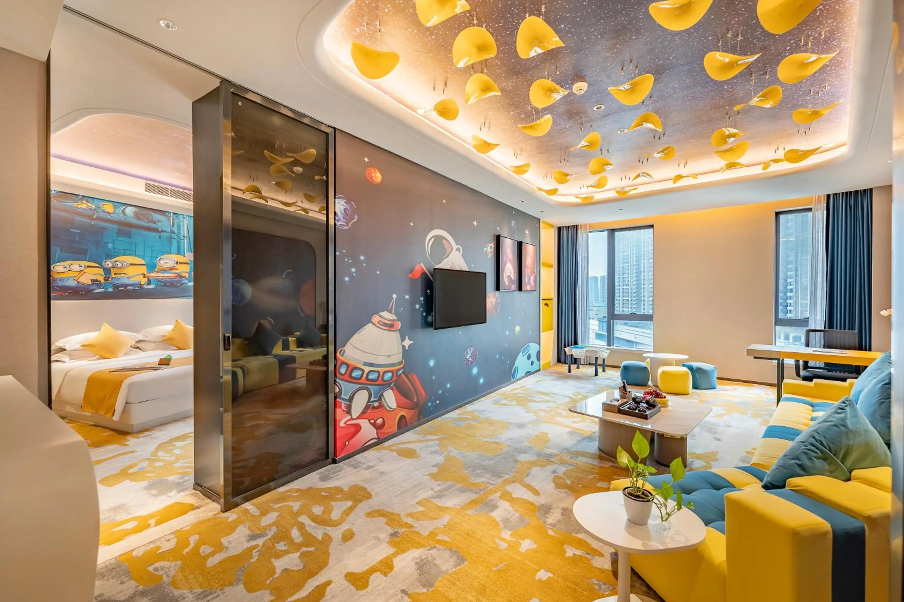 Living room, Bed in Evwa Platinum Hotel