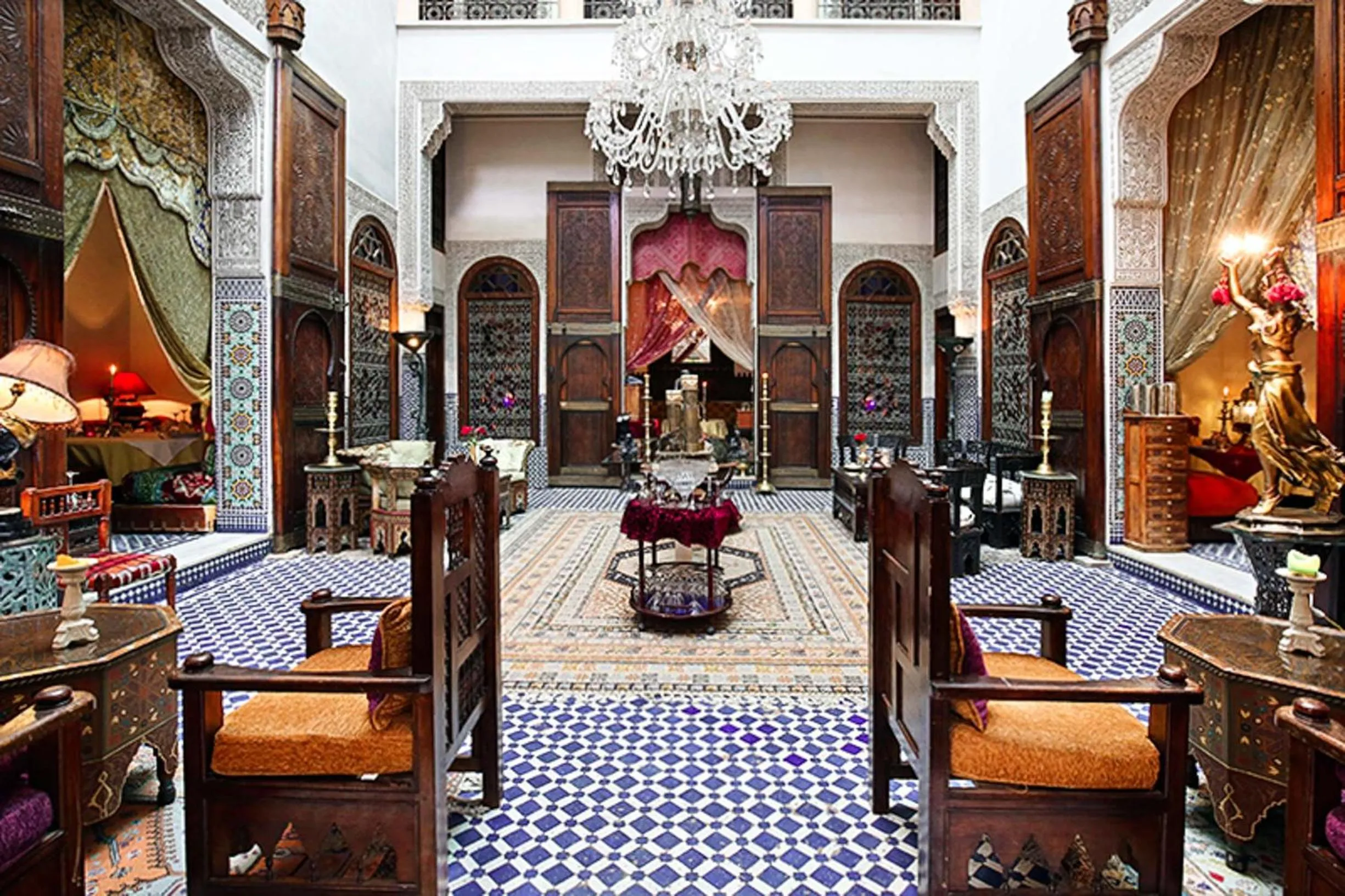 Communal lounge/ TV room in Riad Arabesque & Spa