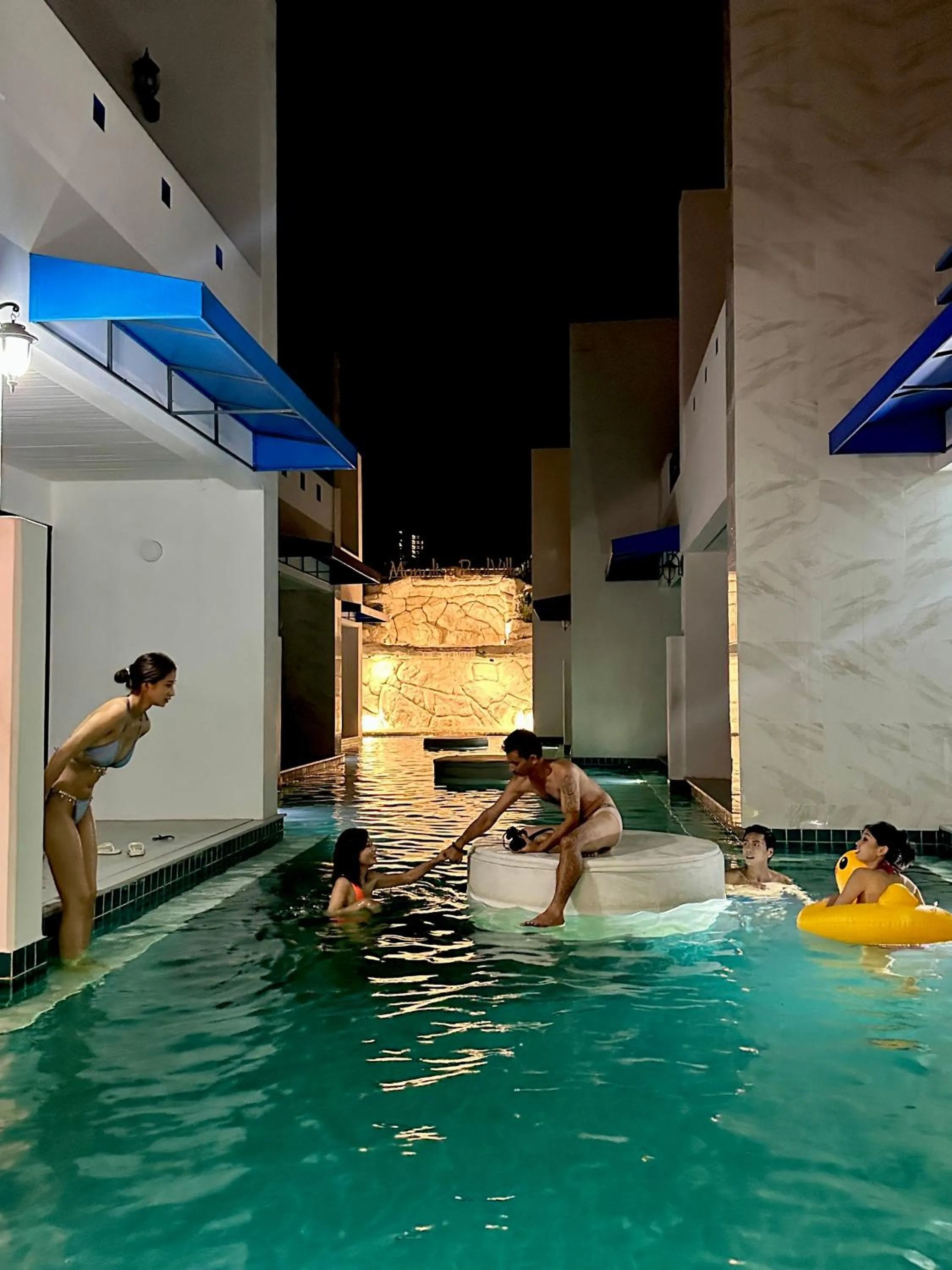 group of guests in Mona Lisa pool villa