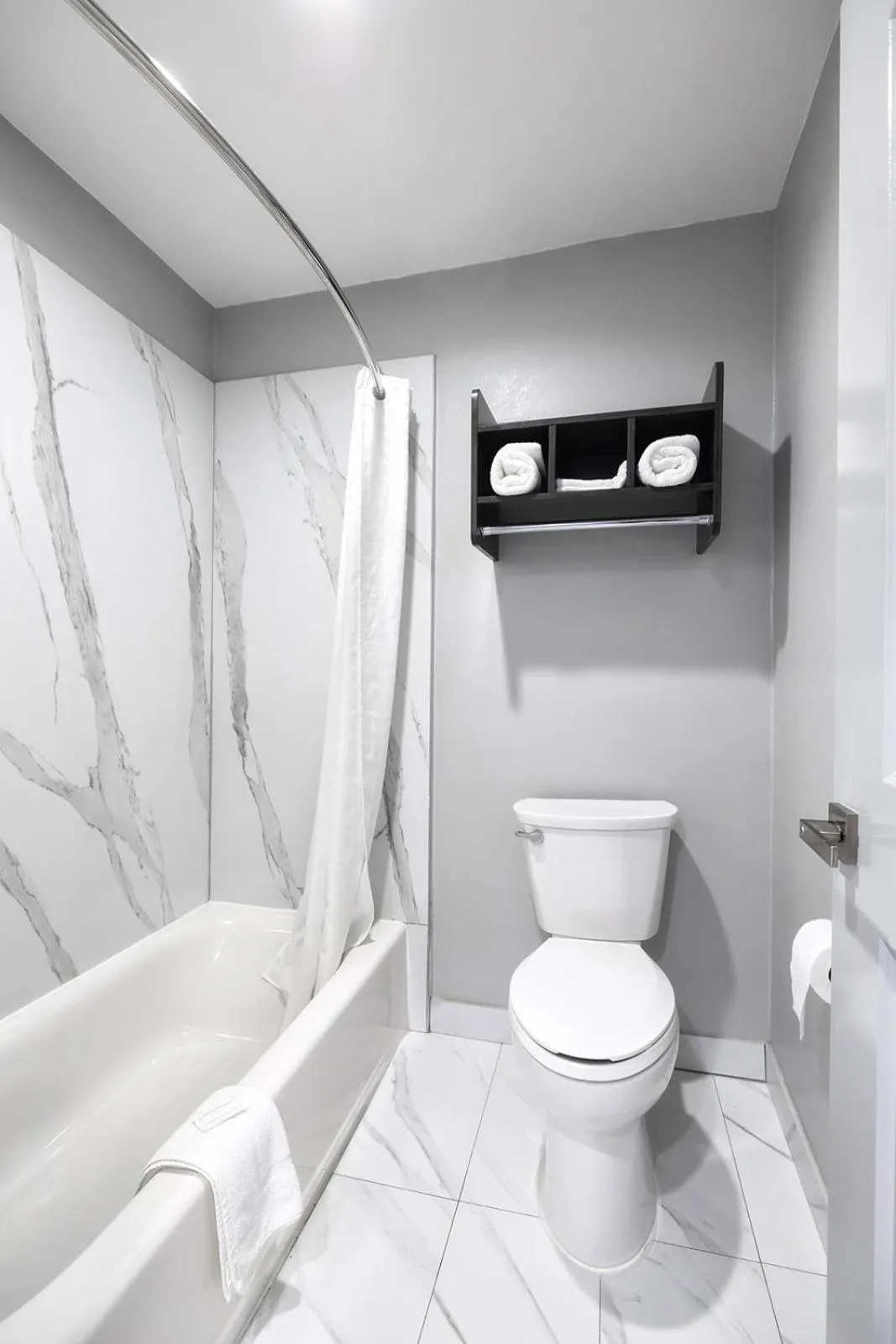 Toilet in Downtowner Inns - Houston Downtown & Convention Center