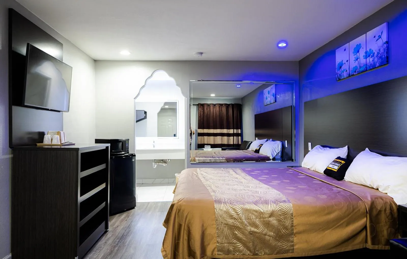 Bed in Downtowner Inns - Houston Downtown & Convention Center