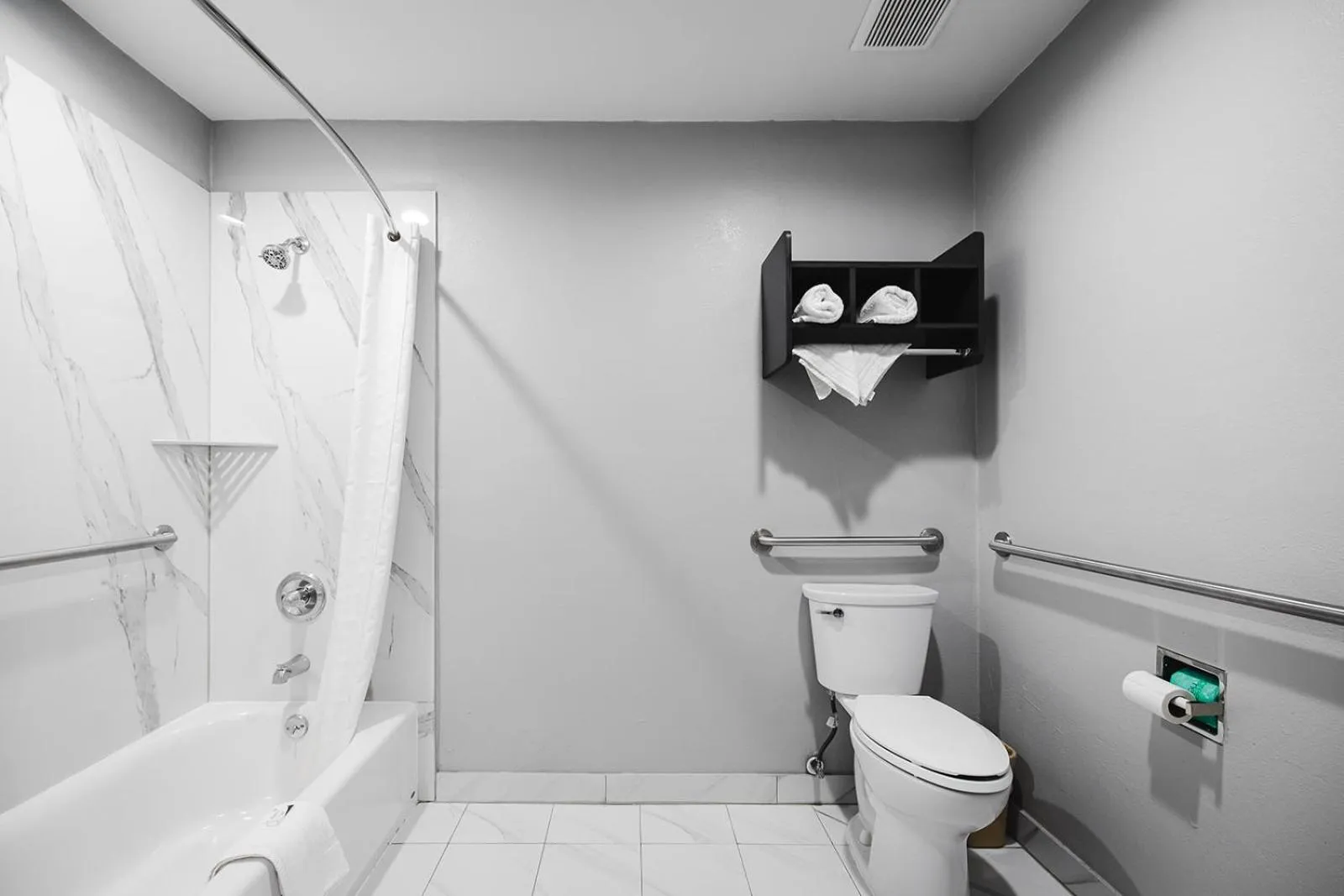 Toilet in Downtowner Inns - Houston Downtown & Convention Center