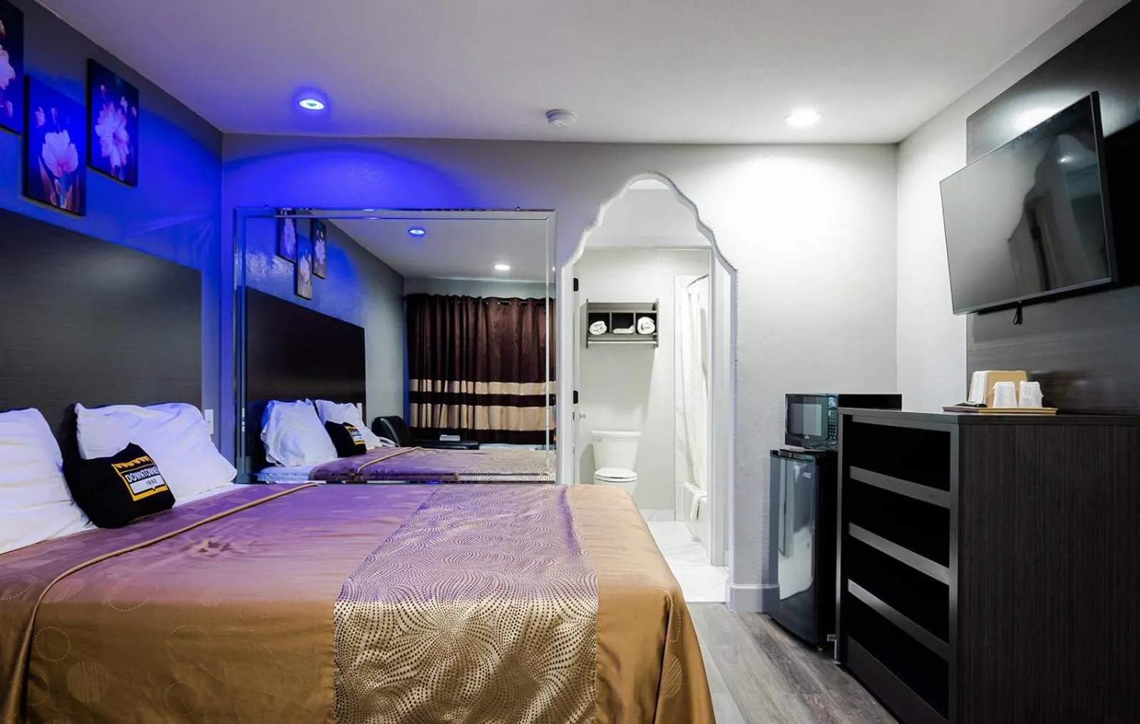 Bed in Downtowner Inns - Houston Downtown & Convention Center