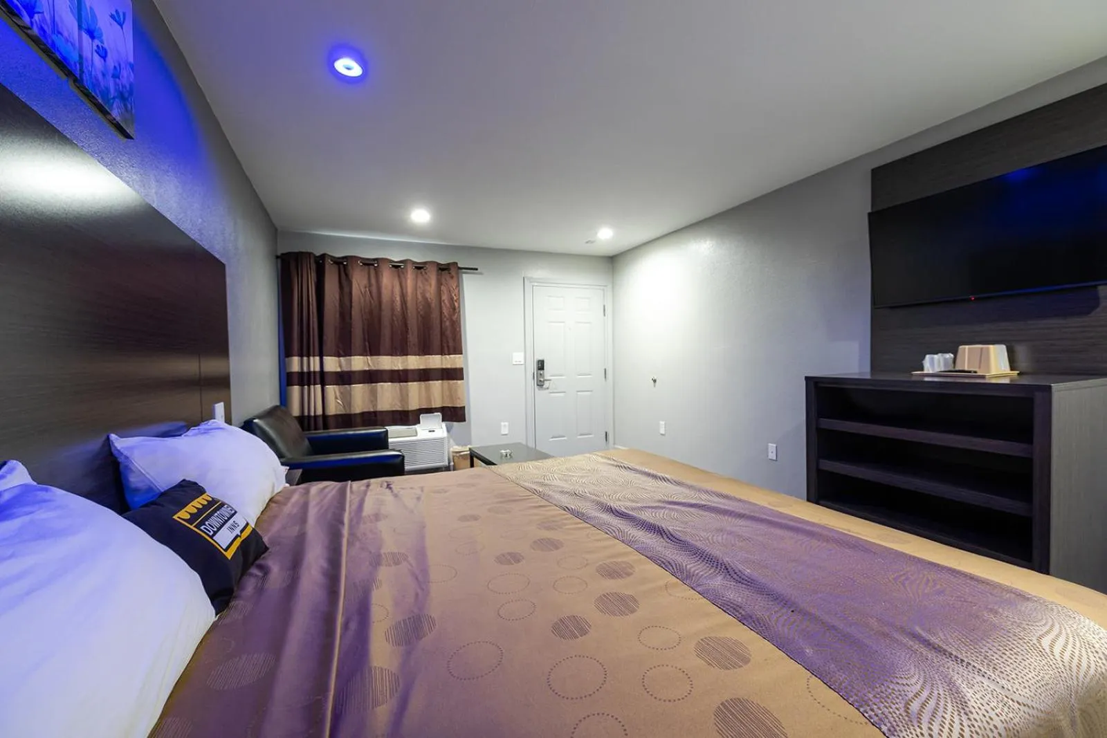 Bed in Downtowner Inns - Houston Downtown & Convention Center