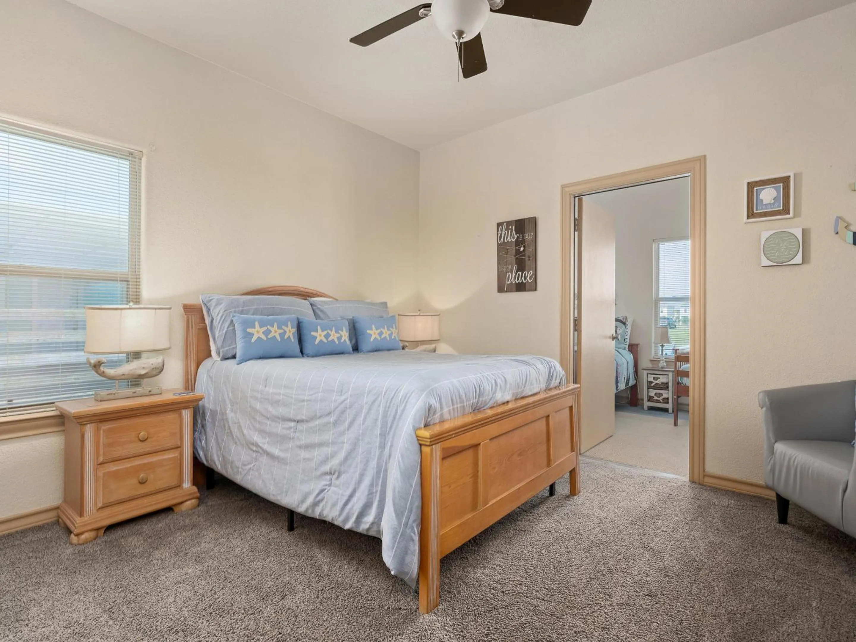 Property building, Bed in Rockports Hidden Gem