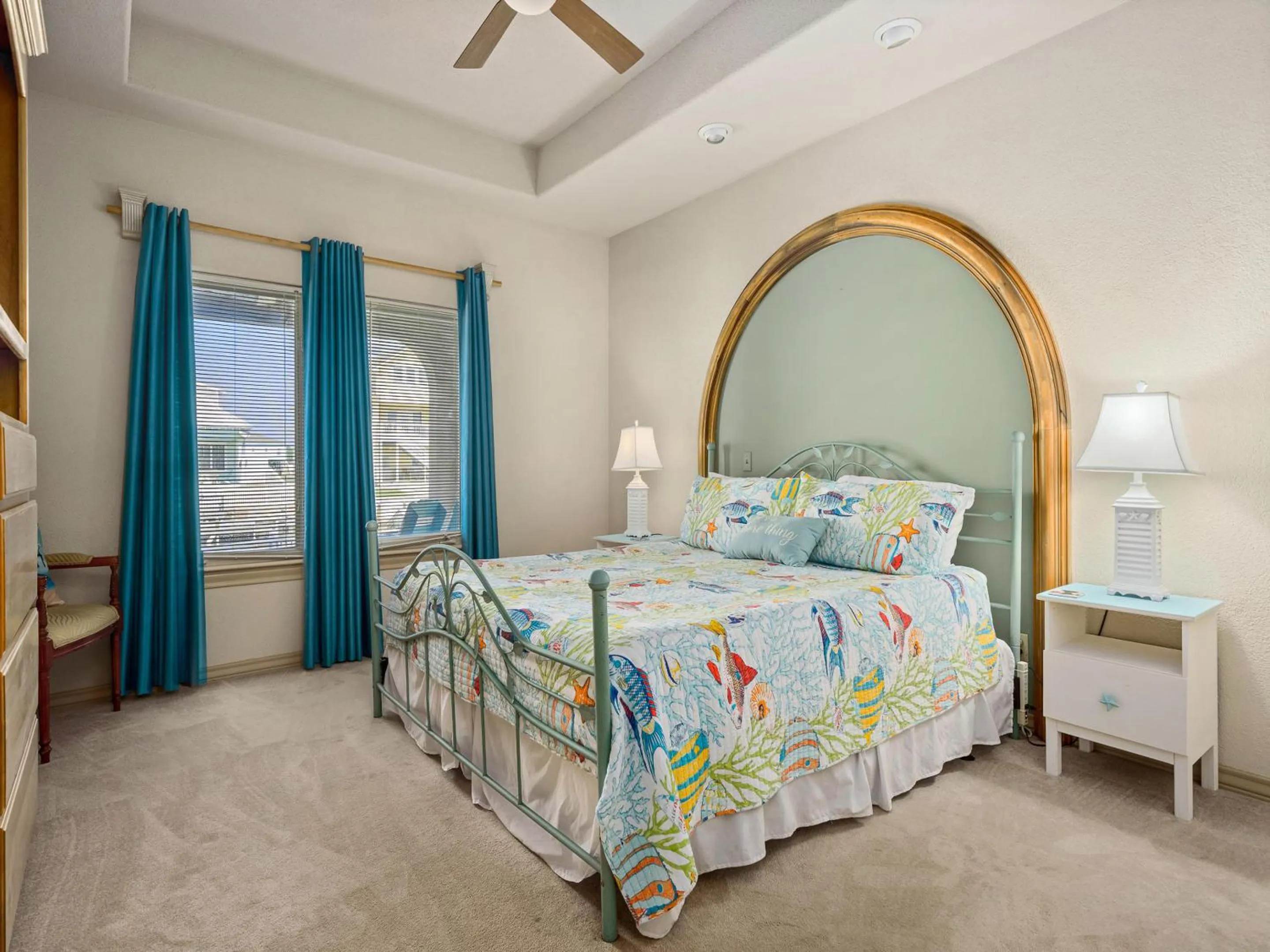 Property building, Bed in Rockports Hidden Gem