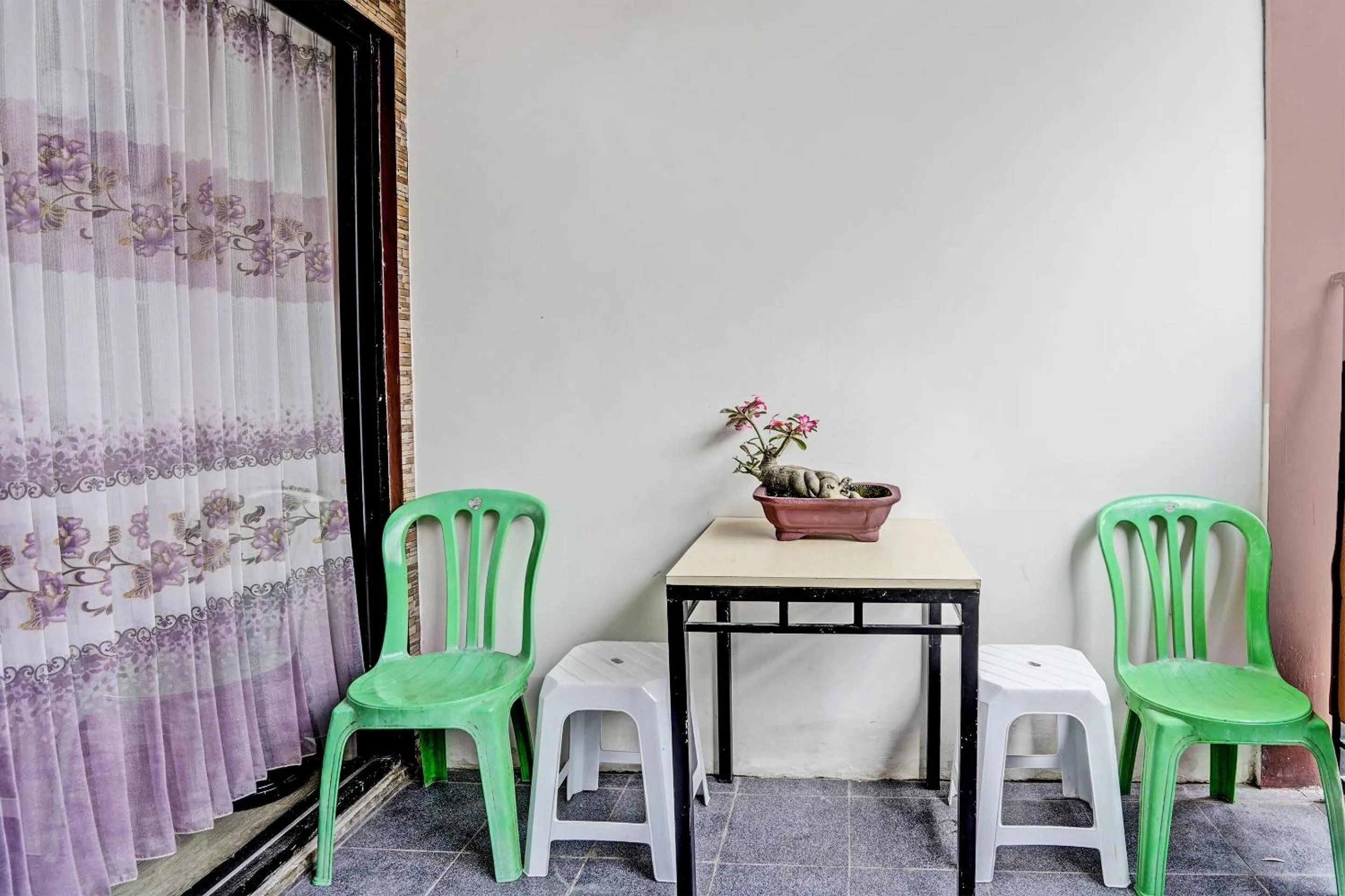 Lobby or reception in Hotel O Sunlo Cozy Home Family Homestay Syariah