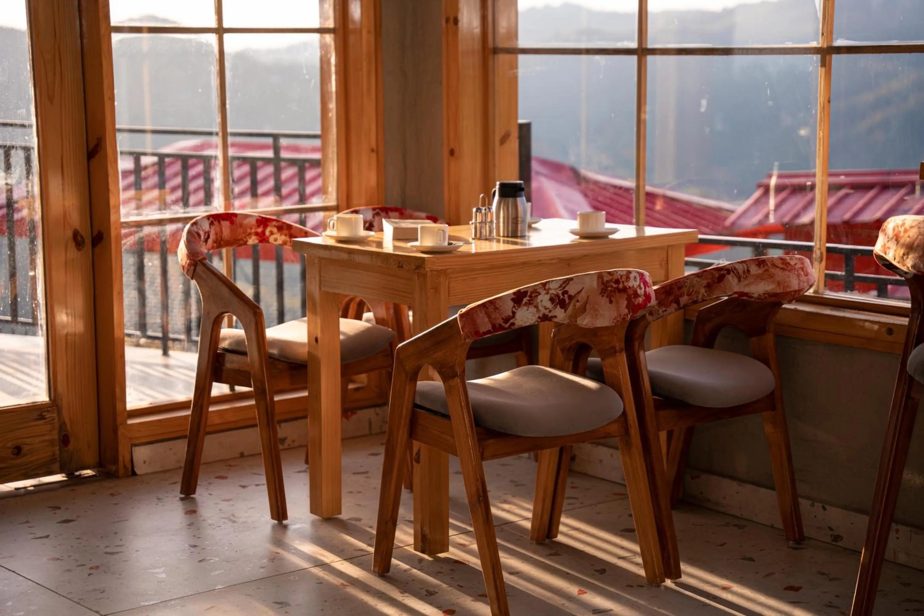 Restaurant/places to eat in Viable Inn by Vista Stays