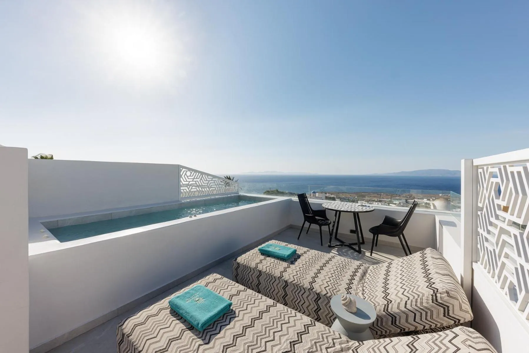 Day in La Madeleine Oia