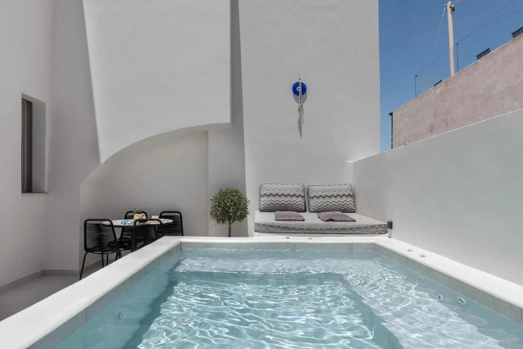 Day in La Madeleine Oia