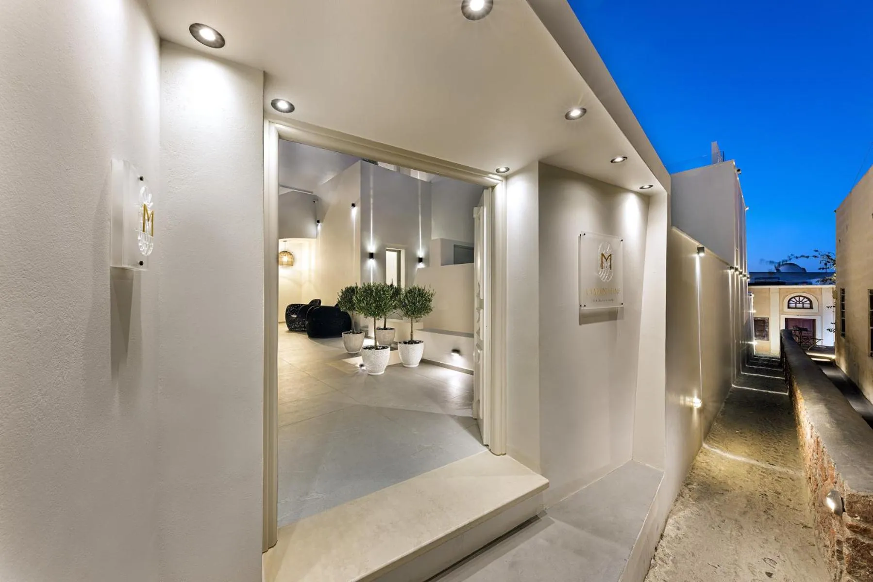 Facade/entrance in La Madeleine Oia