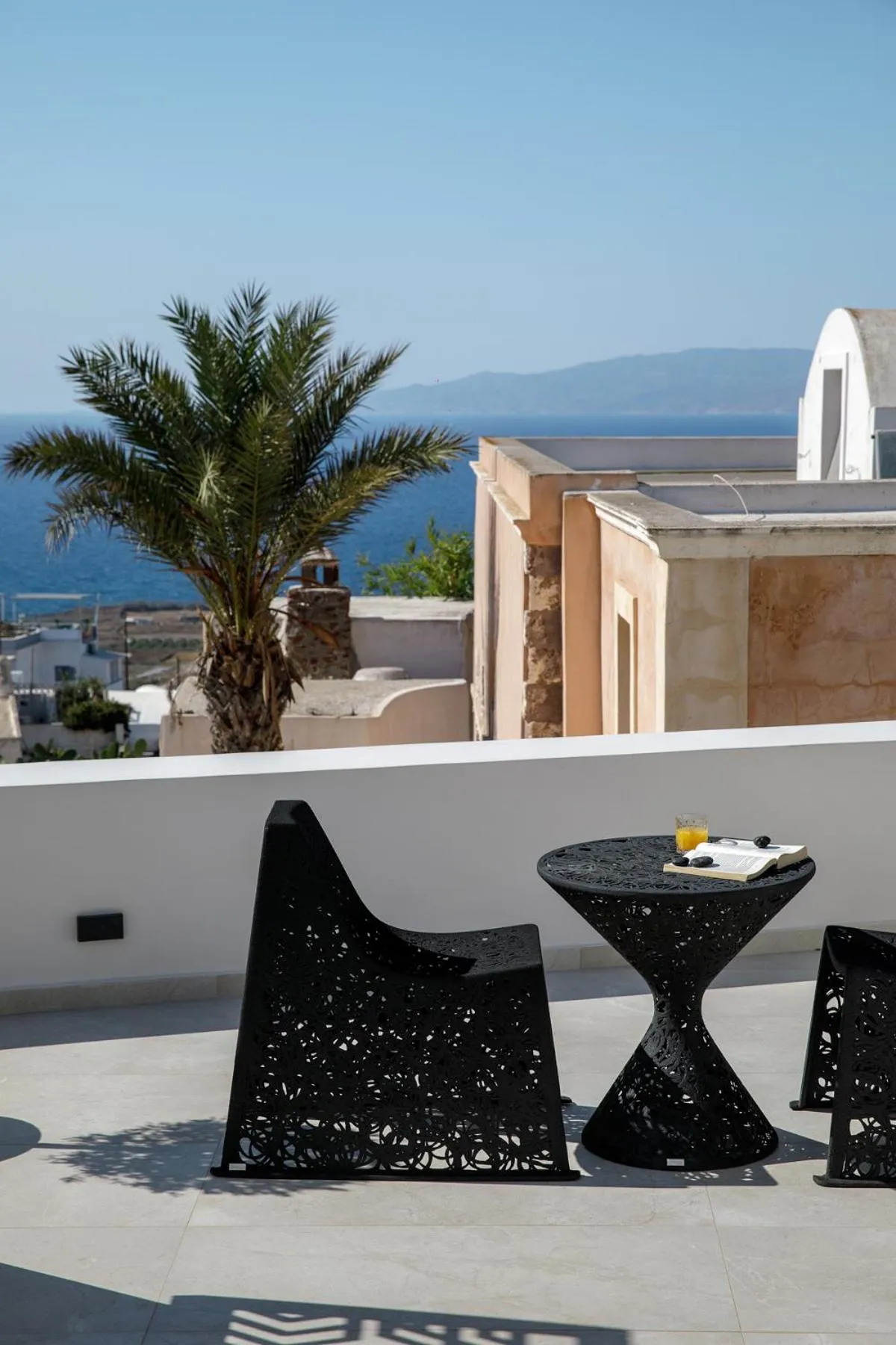 Day in La Madeleine Oia