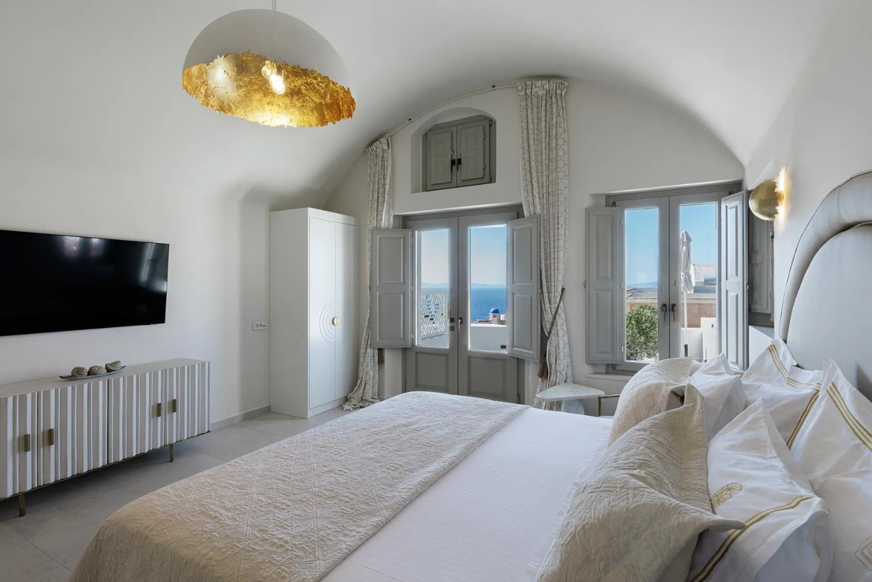 Bed in La Madeleine Oia