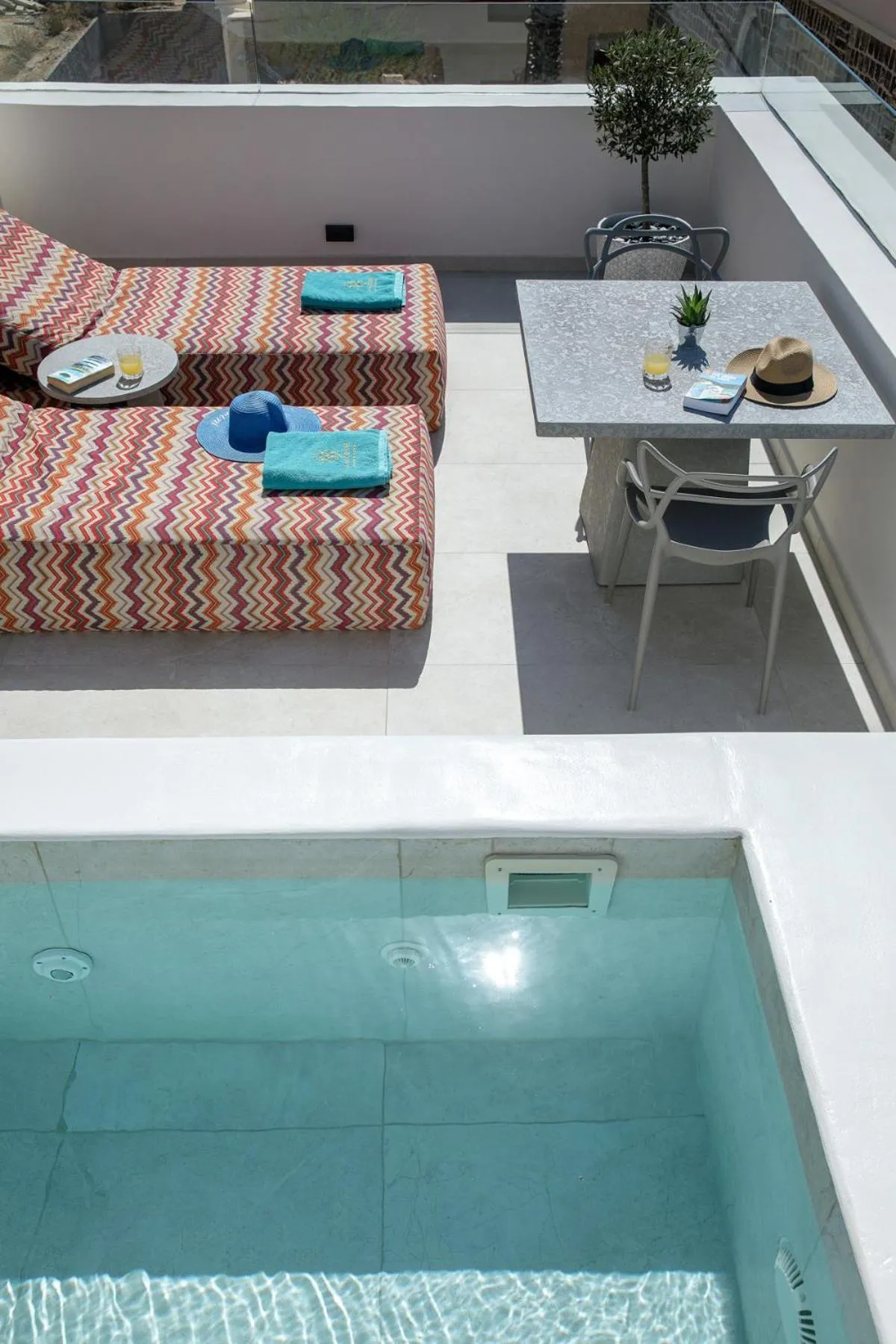 Day in La Madeleine Oia