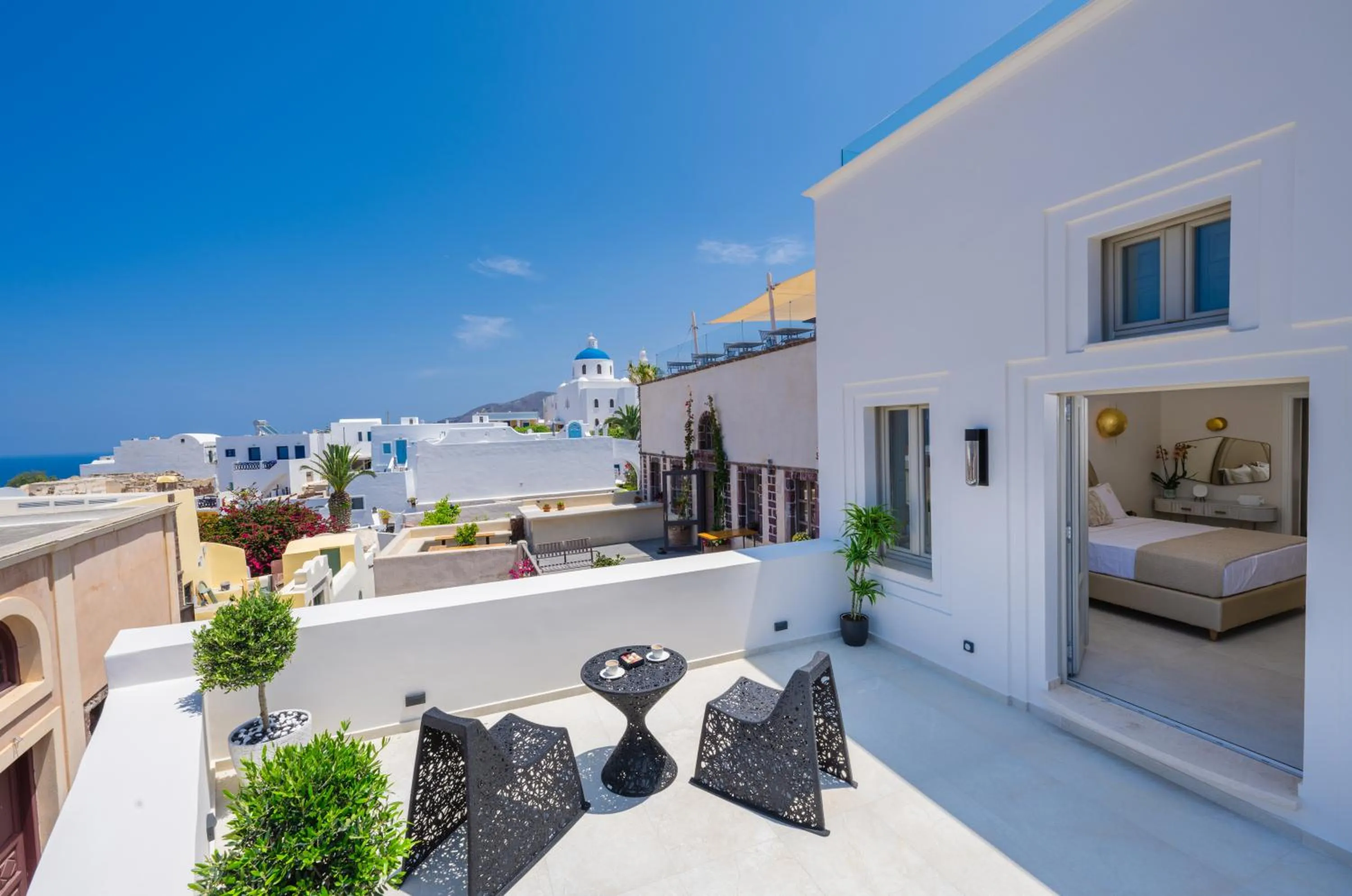 Day in La Madeleine Oia