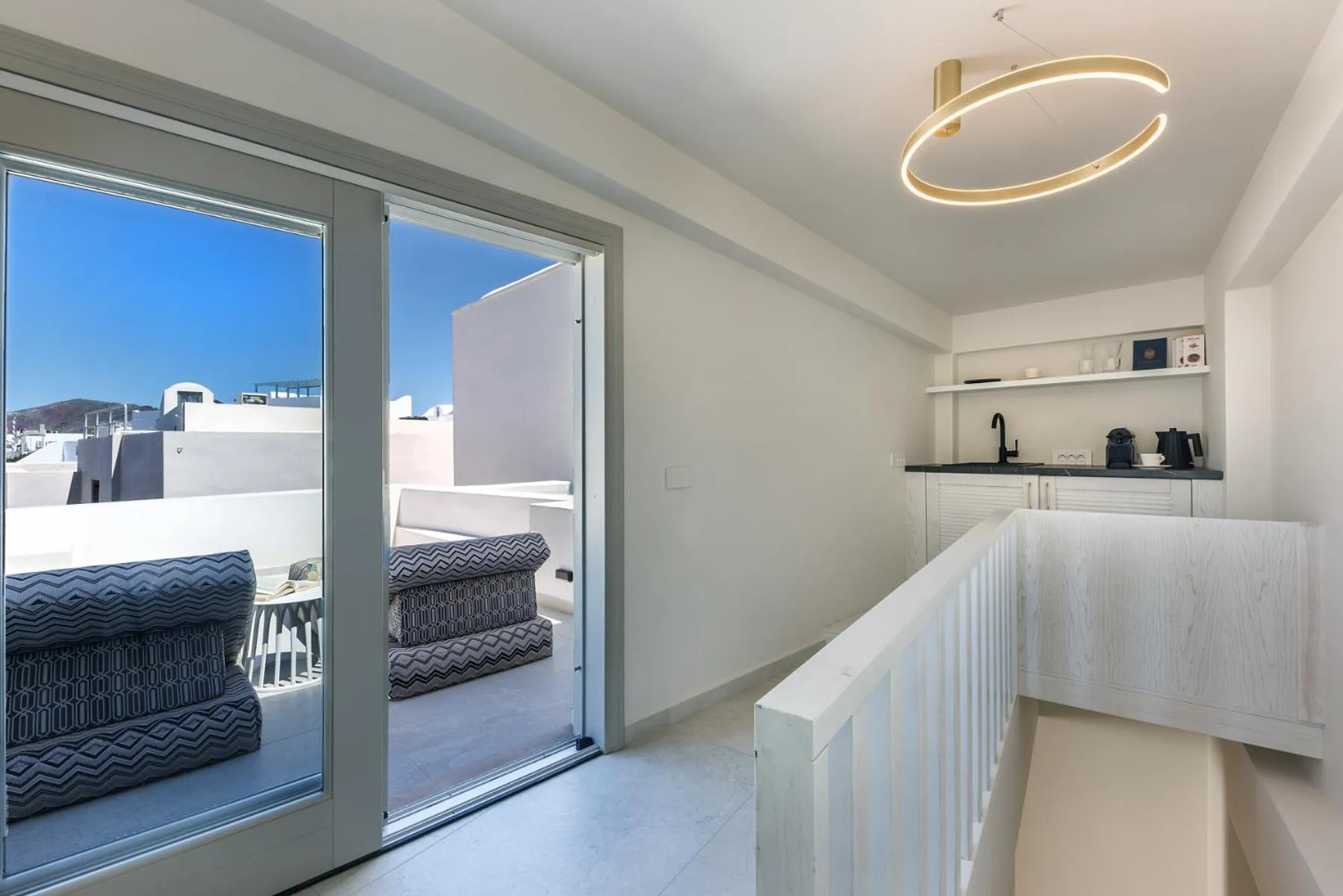 Coffee/tea facilities in La Madeleine Oia