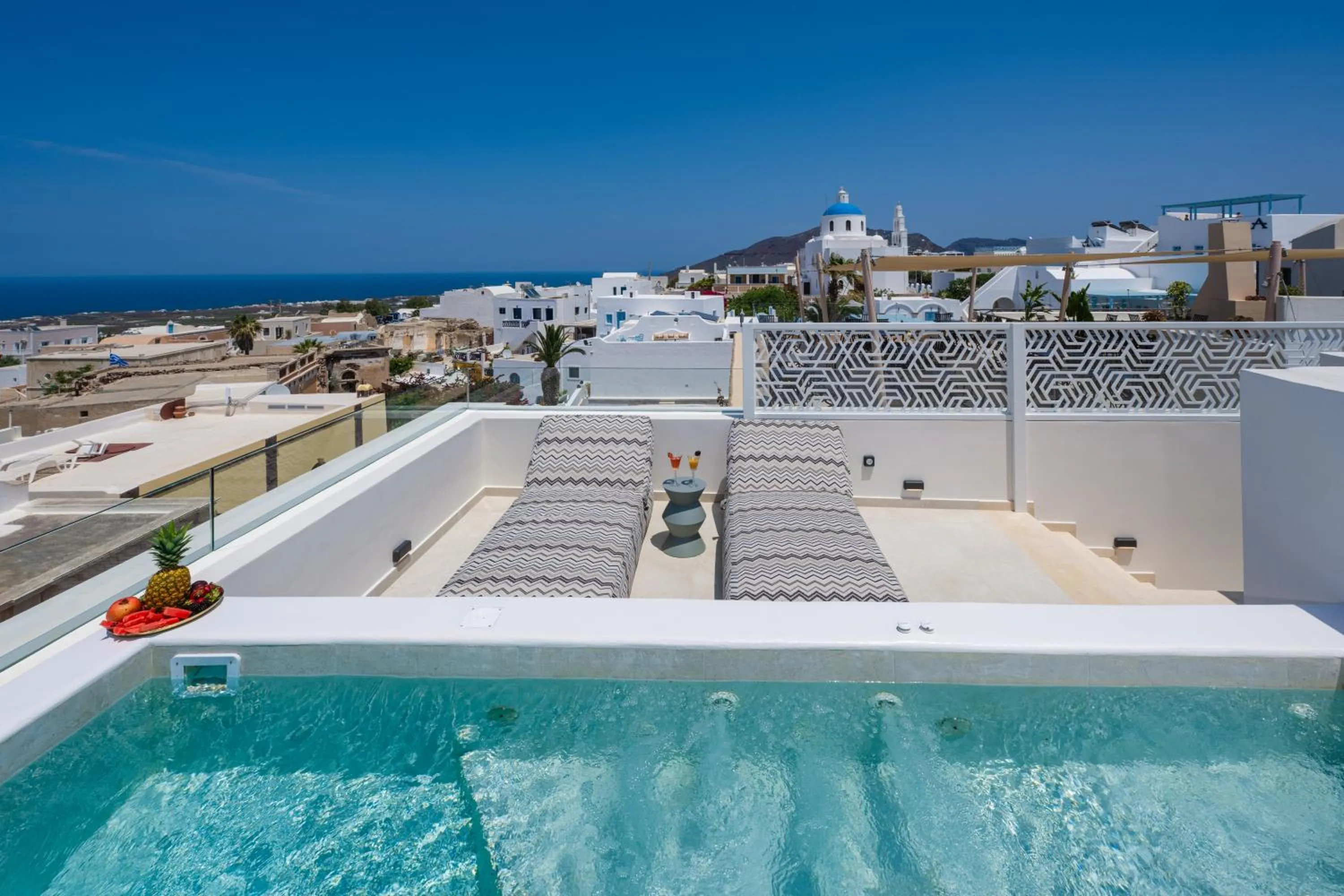 Day in La Madeleine Oia