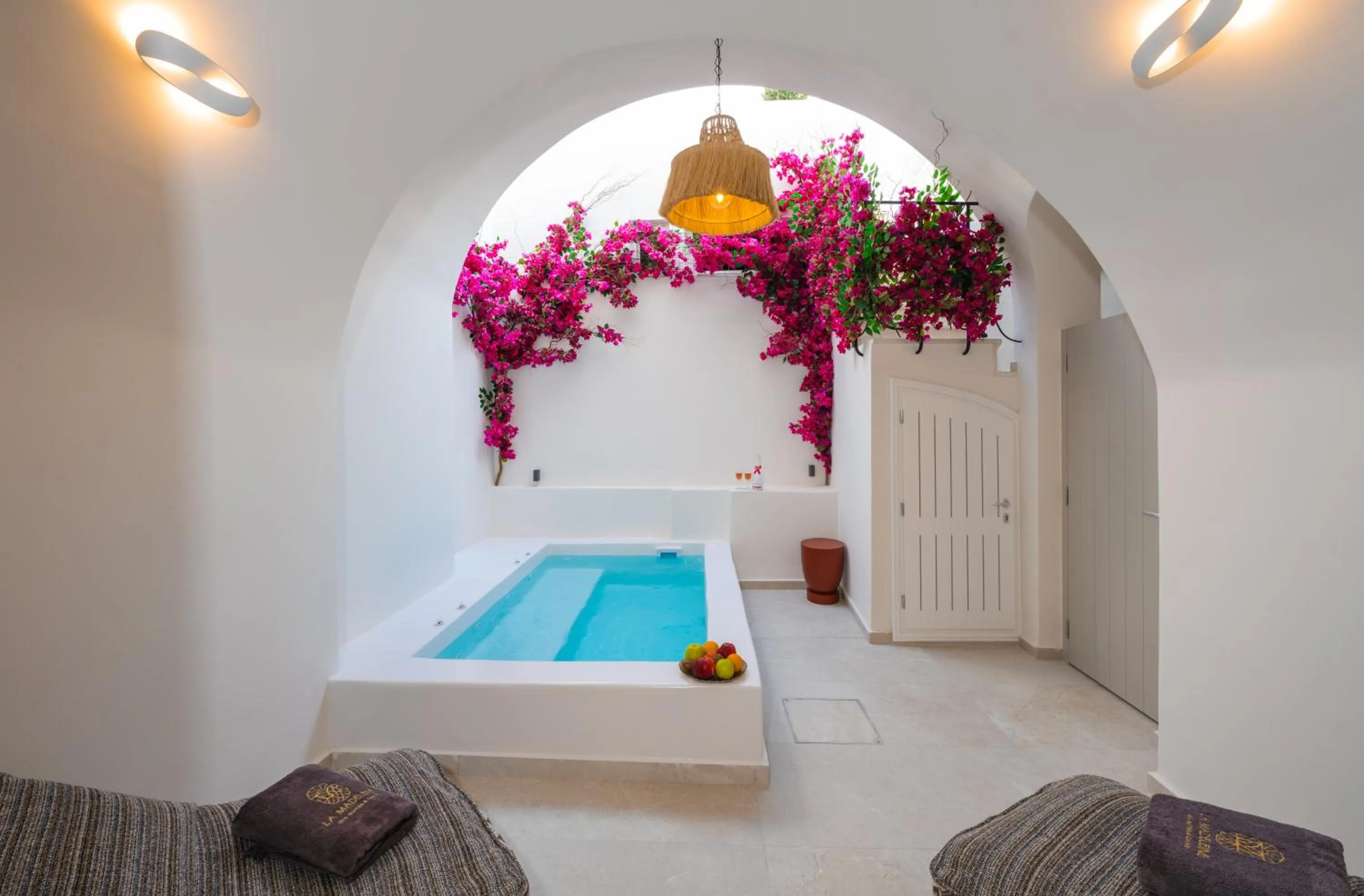 Hot Tub in La Madeleine Oia