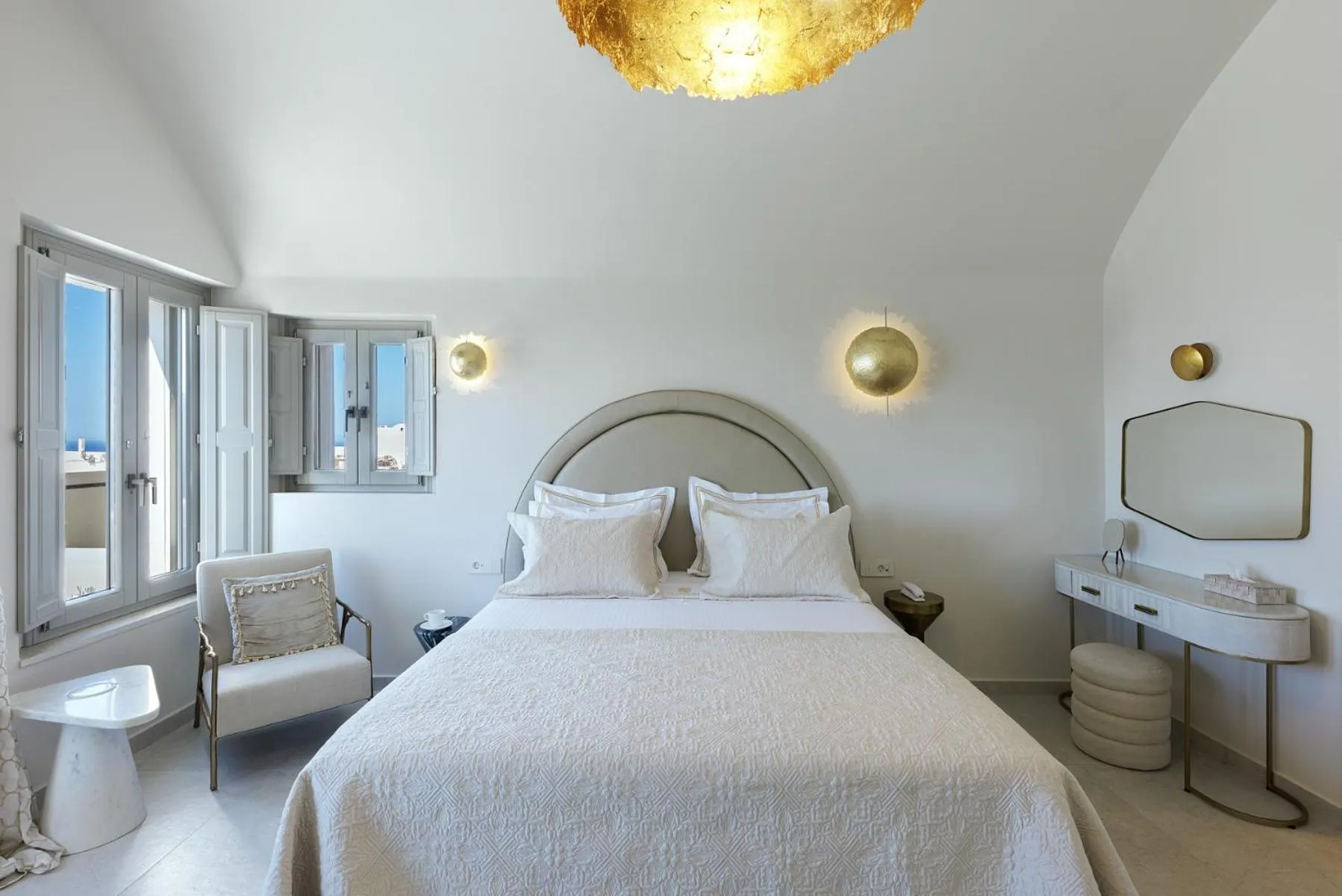 Bed in La Madeleine Oia