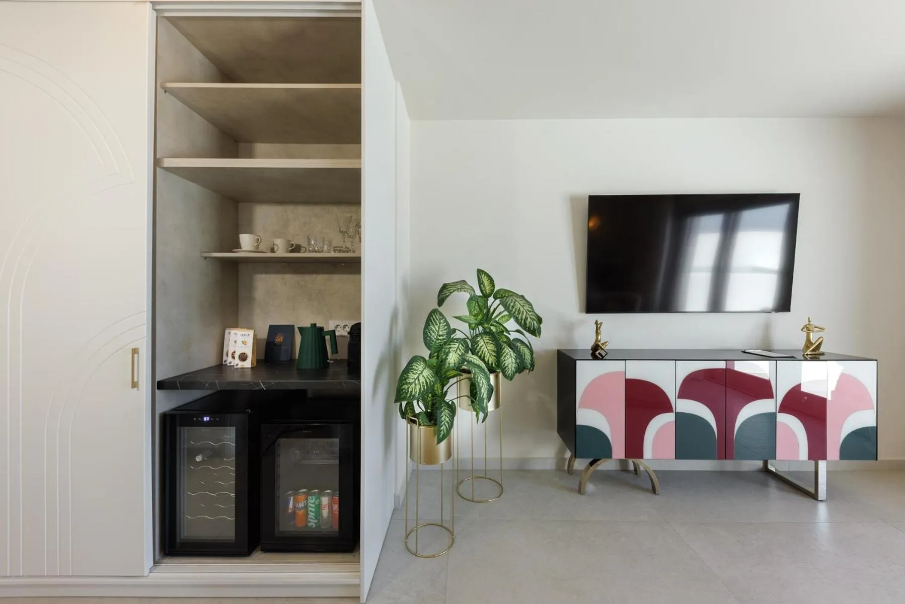 TV and multimedia in La Madeleine Oia