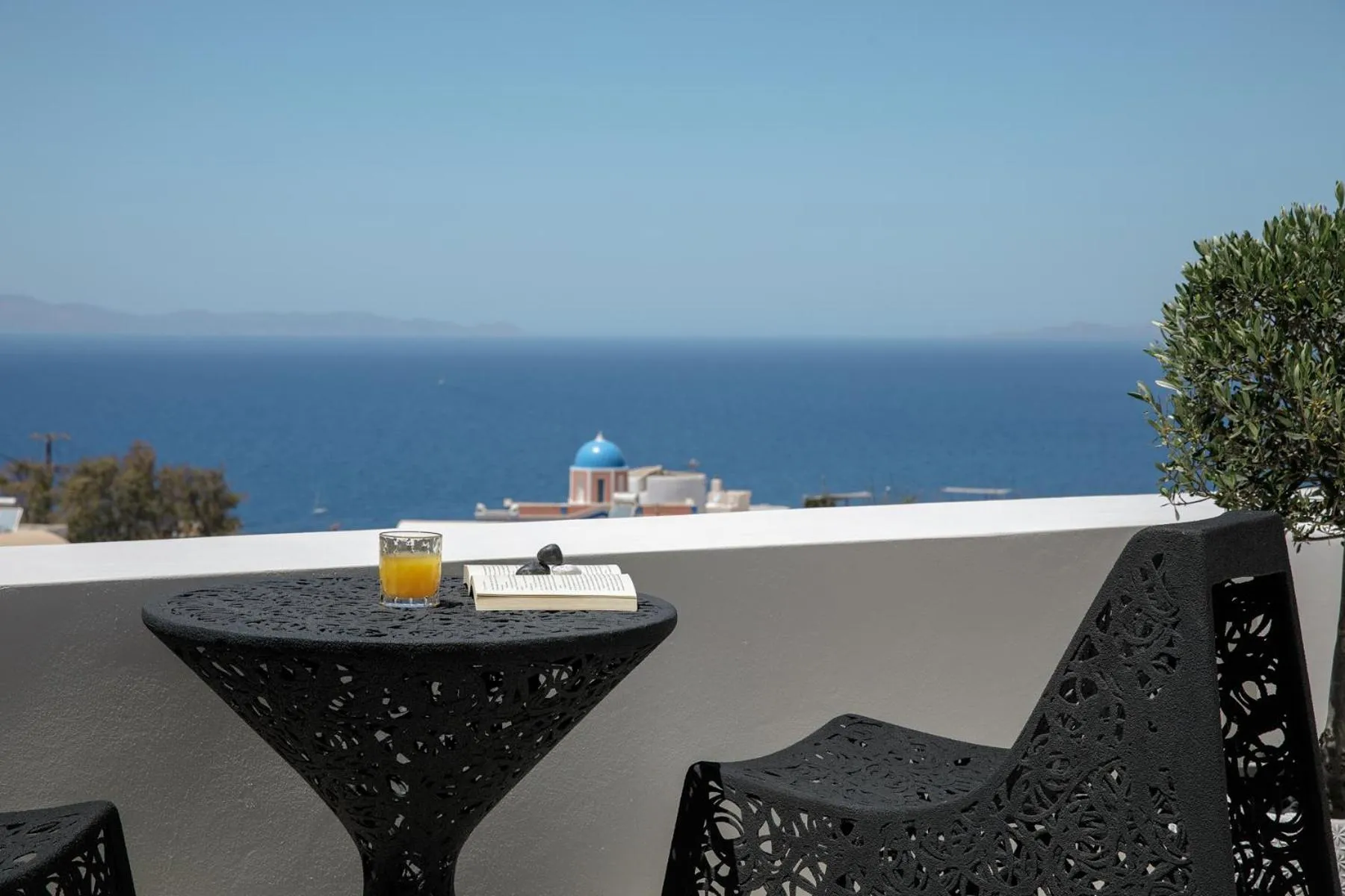 Day in La Madeleine Oia