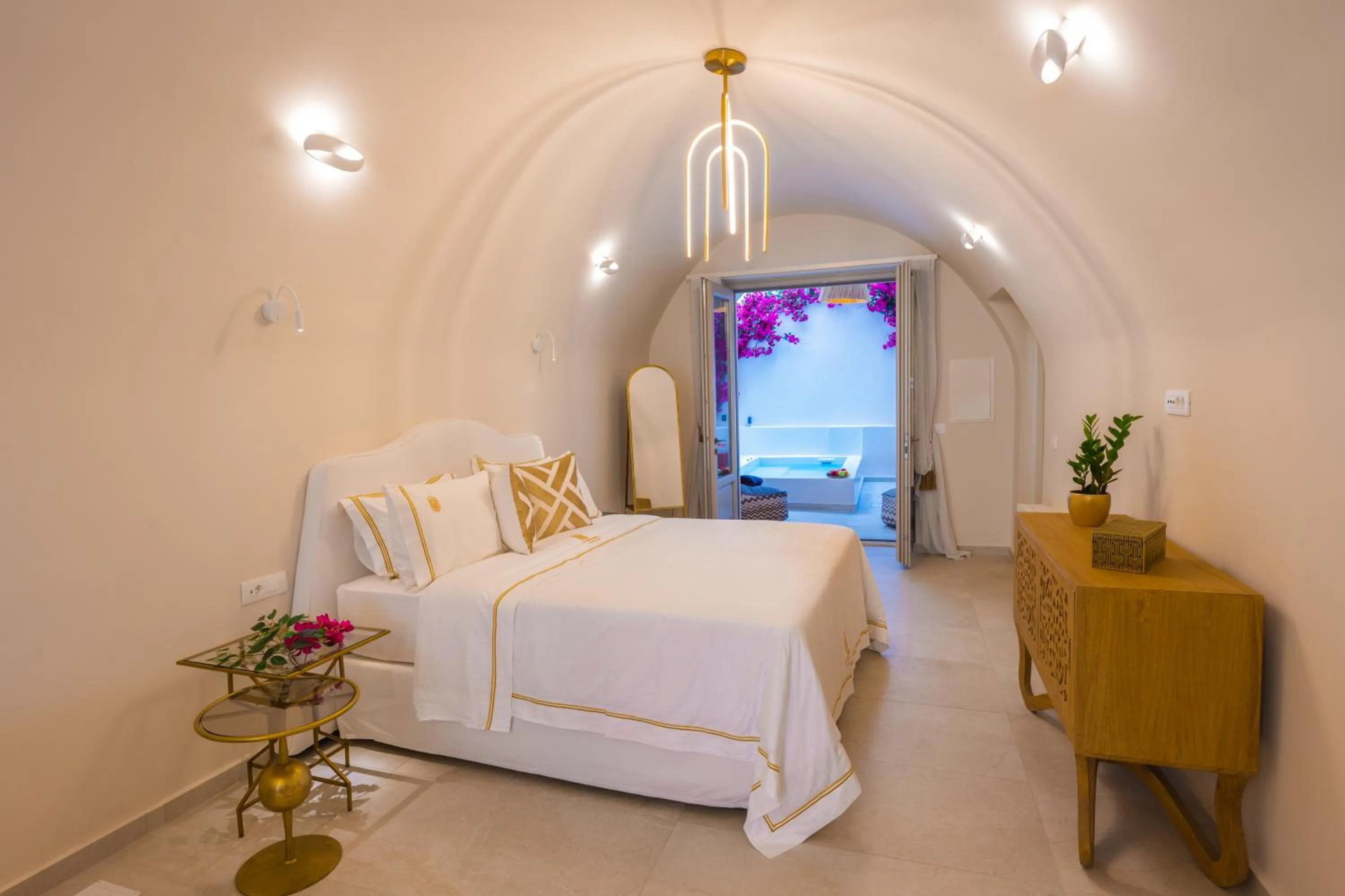 Bed in La Madeleine Oia