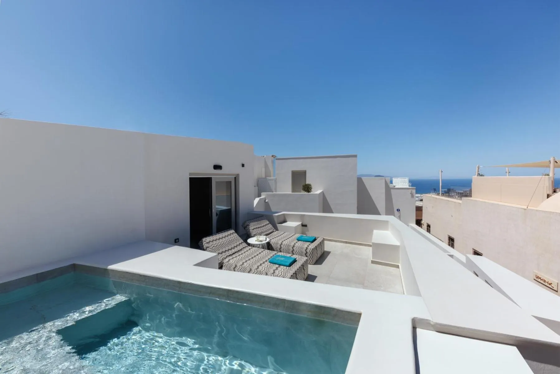 Day in La Madeleine Oia