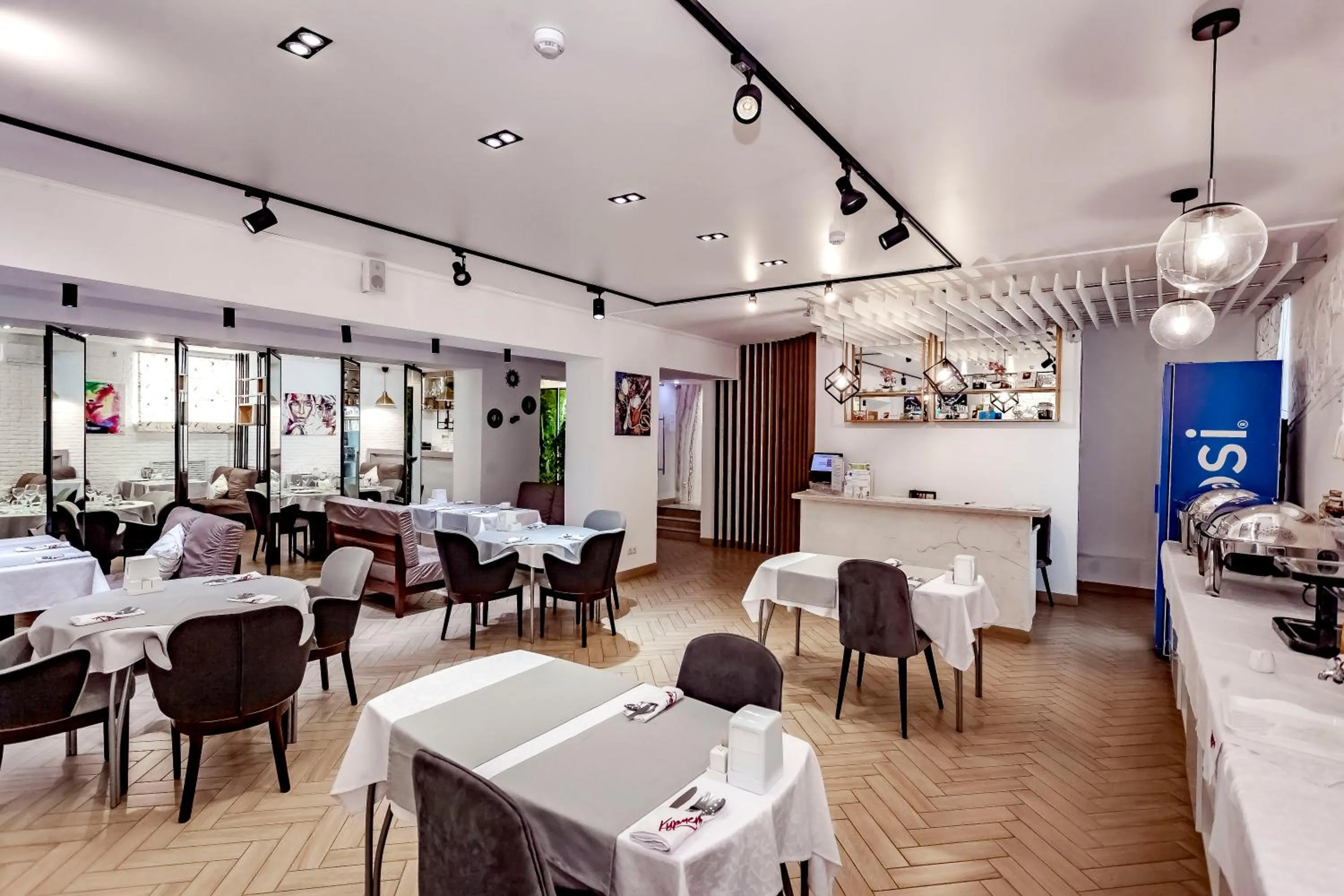 Restaurant/places to eat in Kurmet Hotel