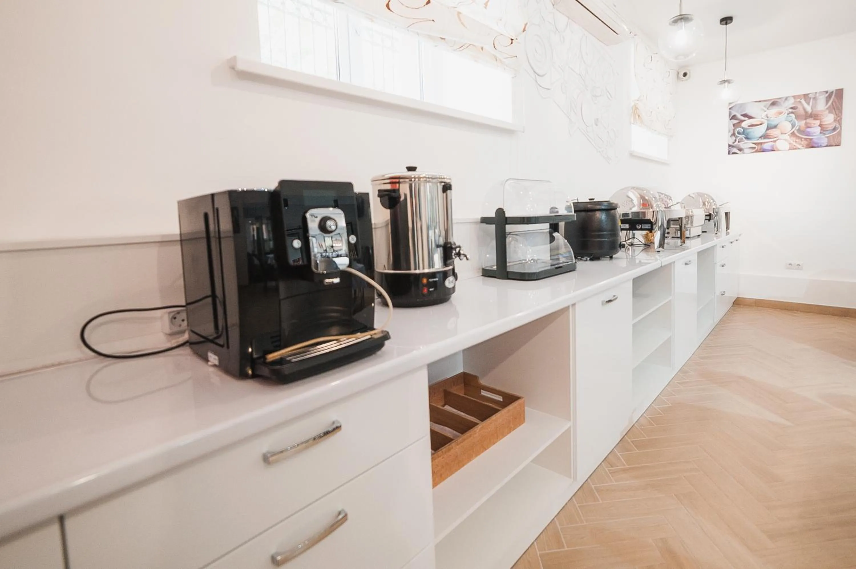 Restaurant/places to eat in Kurmet Hotel