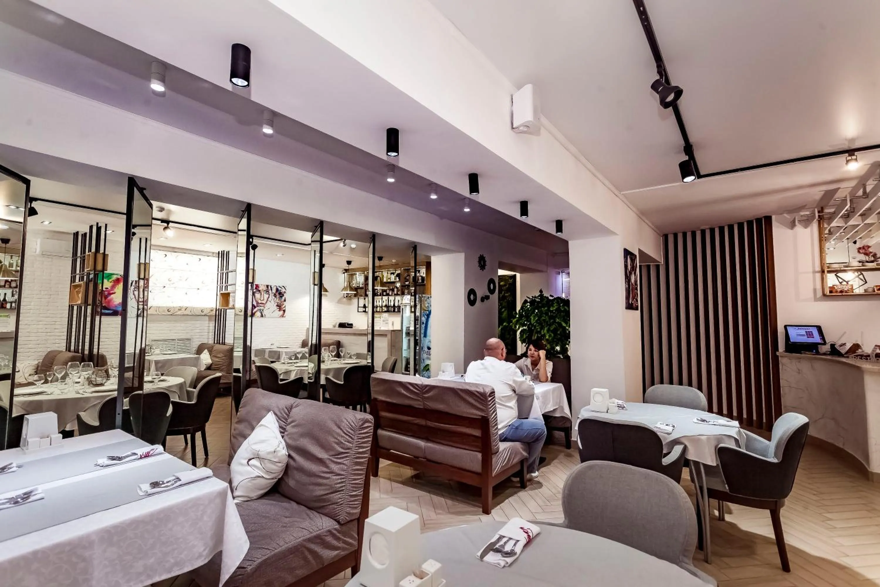 Restaurant/places to eat in Kurmet Hotel