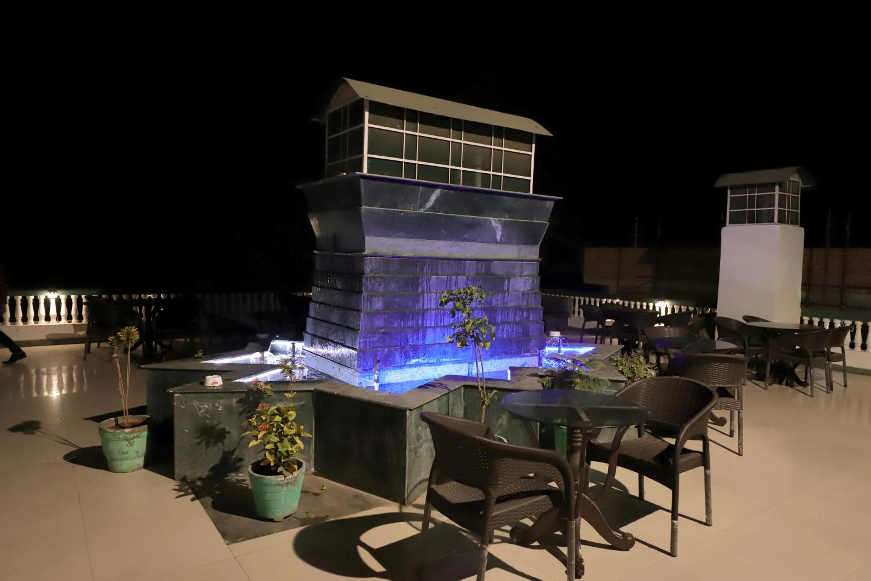 Restaurant/places to eat in Hotel Green View International