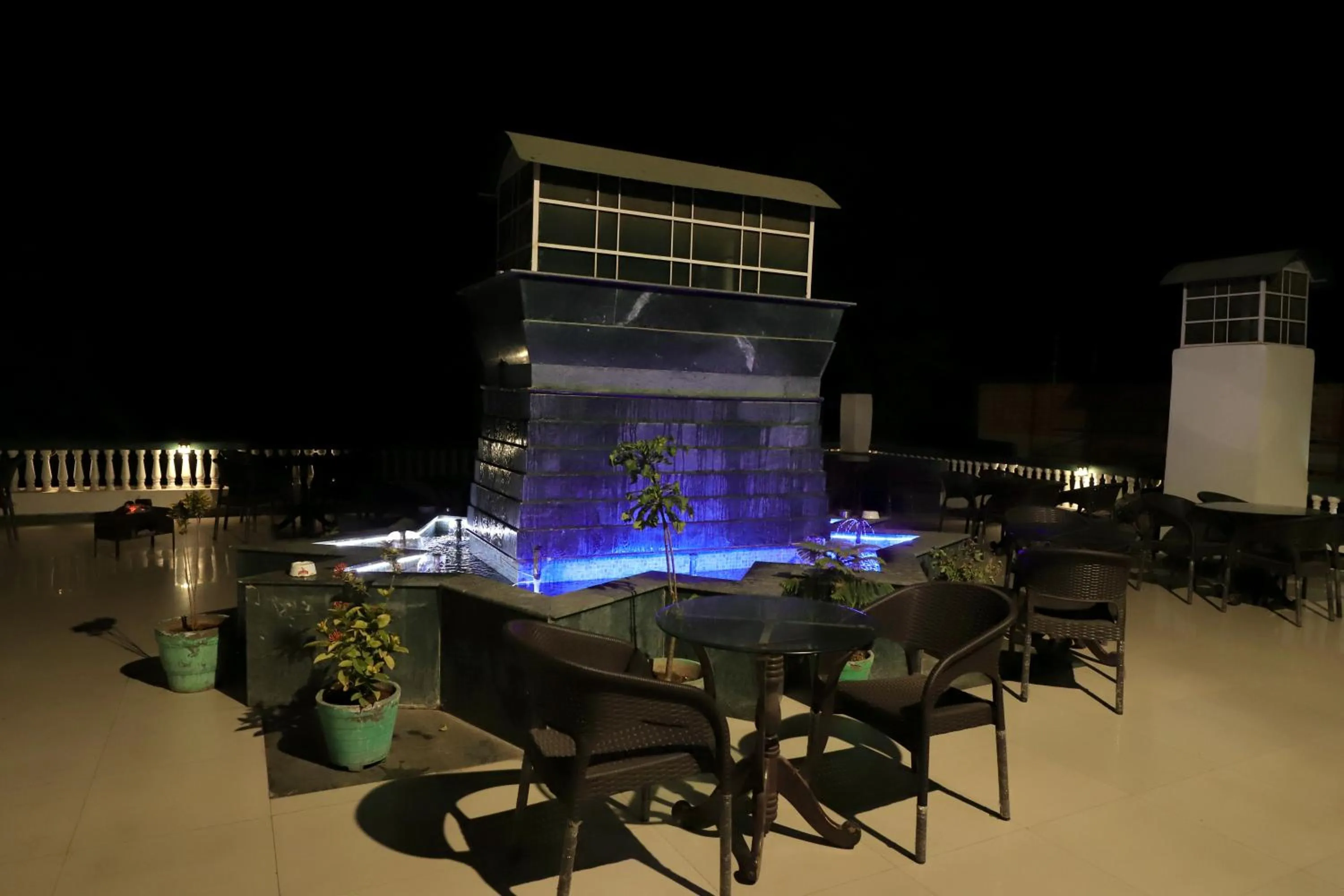 Restaurant/places to eat in Hotel Green View International