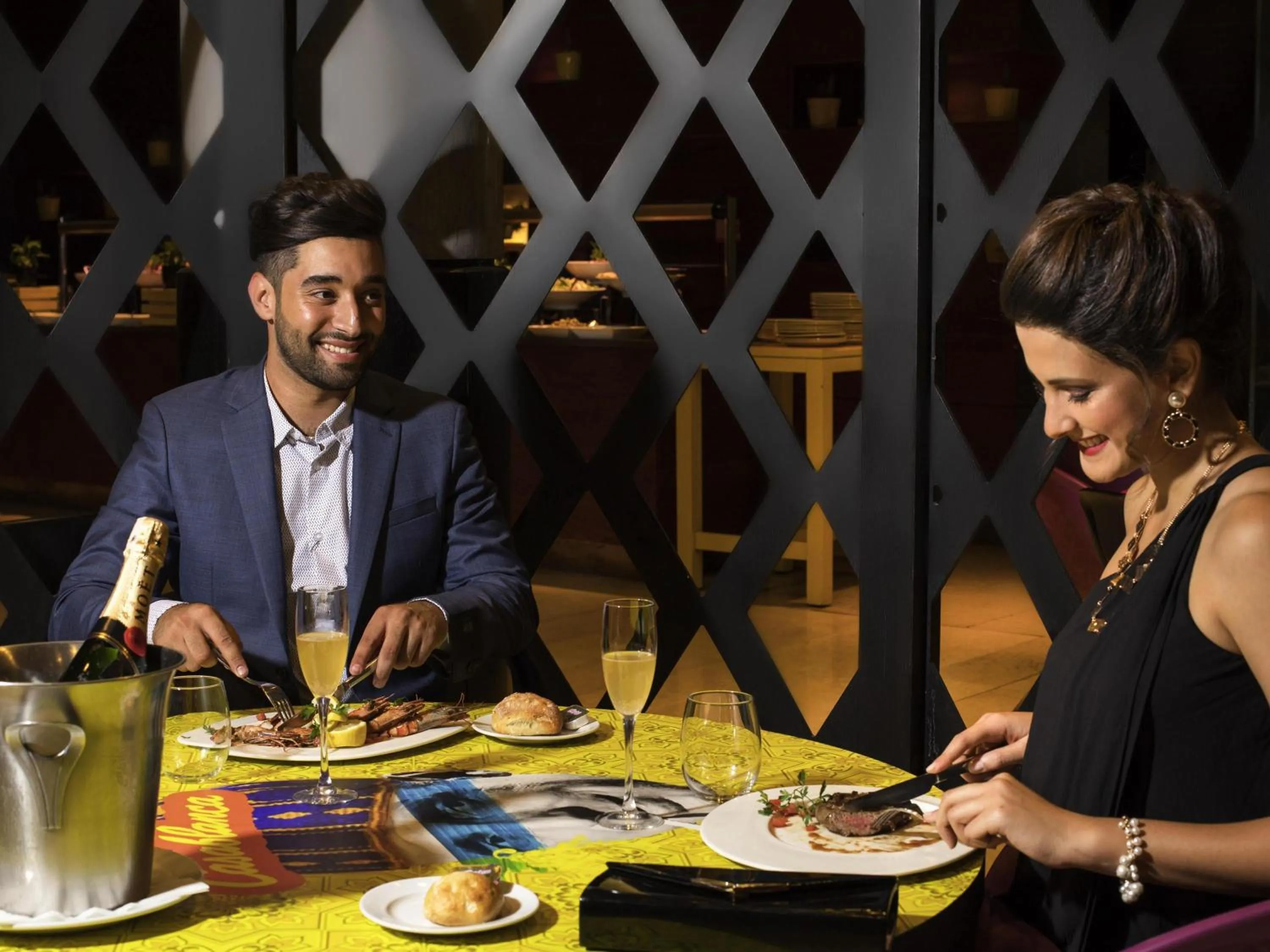 Restaurant/places to eat in Novotel Casablanca City Center