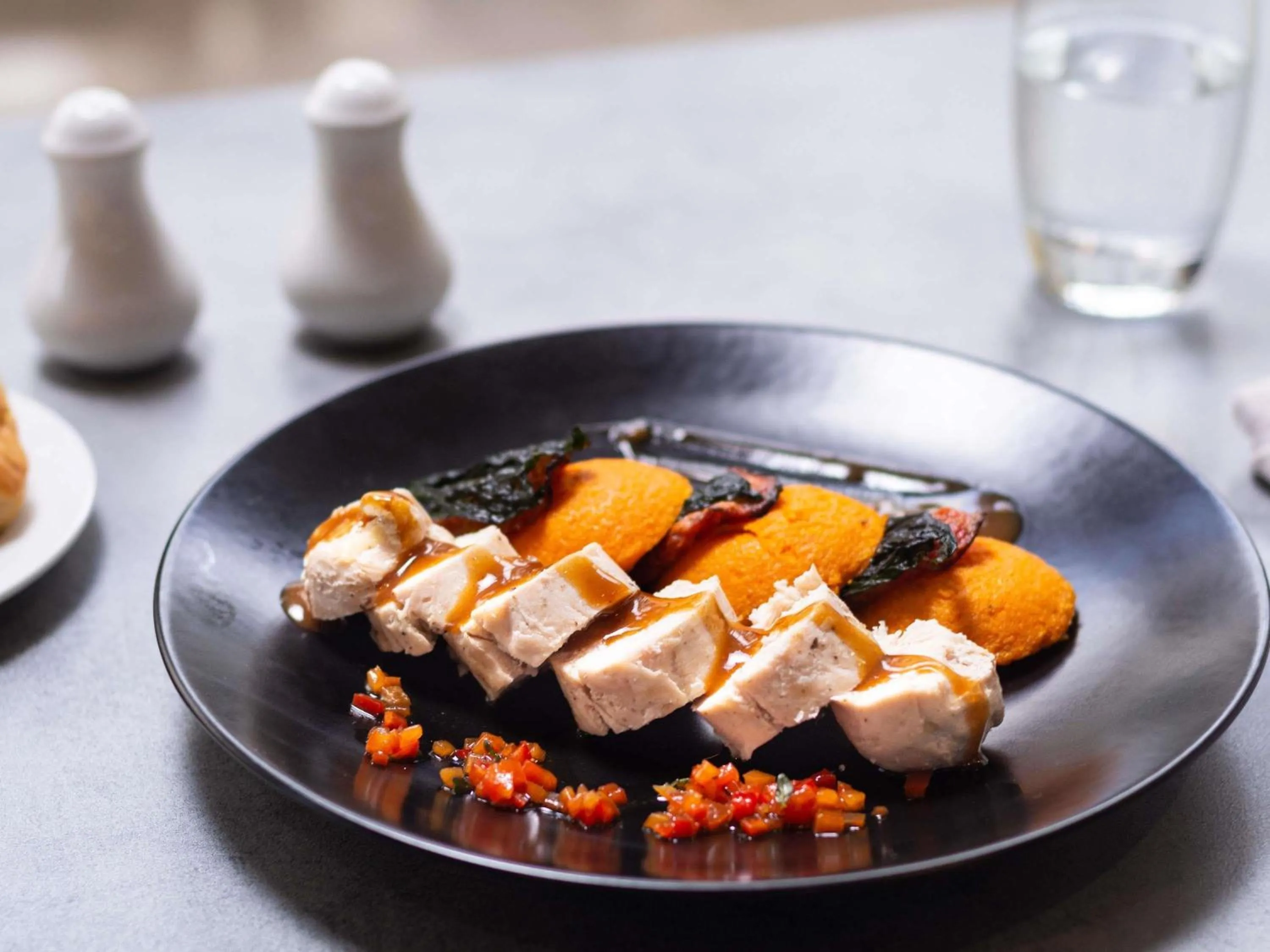 Restaurant/places to eat in Novotel Casablanca City Center