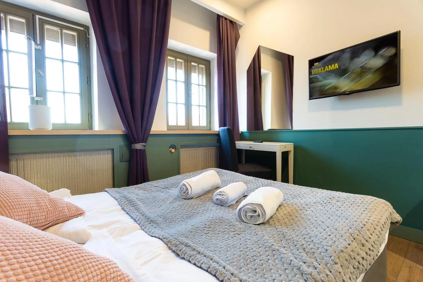 Bed in Moon Apartments Gdańsk